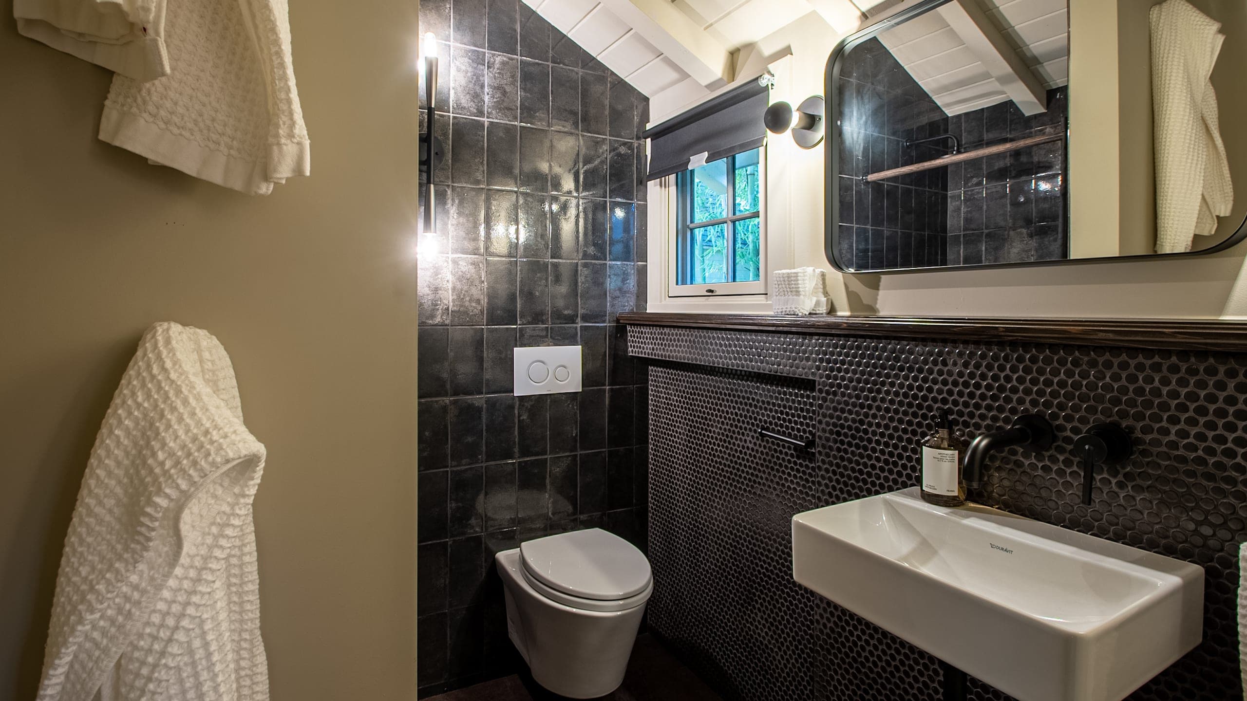 Roadside Cabin | Queen Bed - Image 3