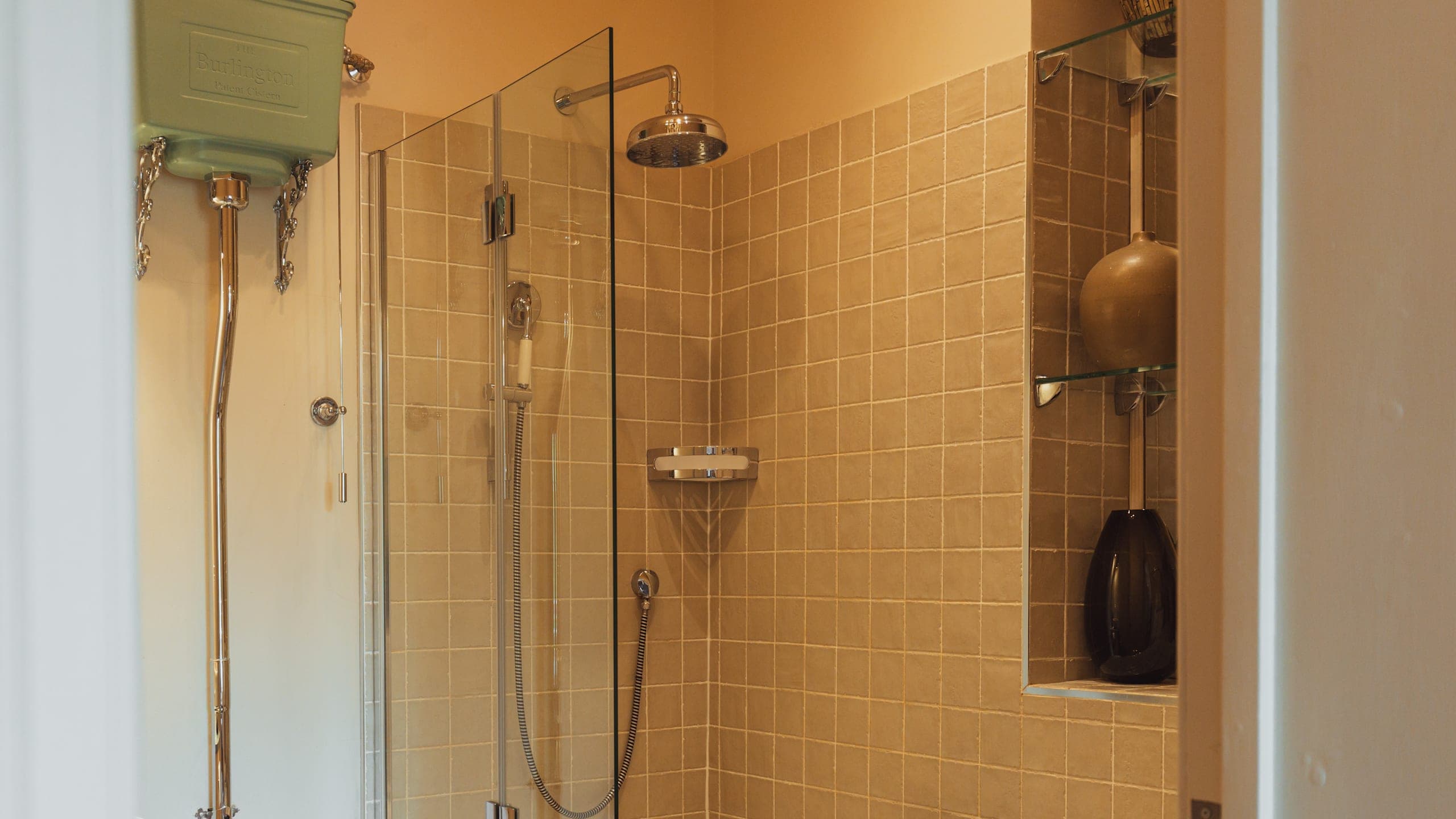 Large Guest Room - Image 9