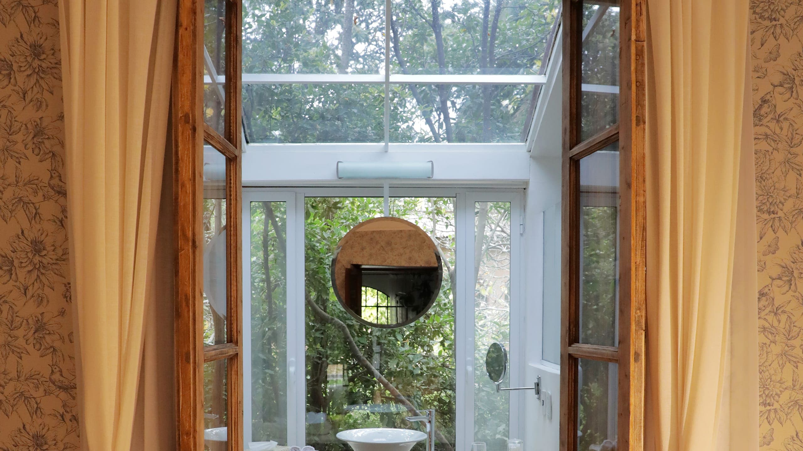 Classic Country Room - Image 4