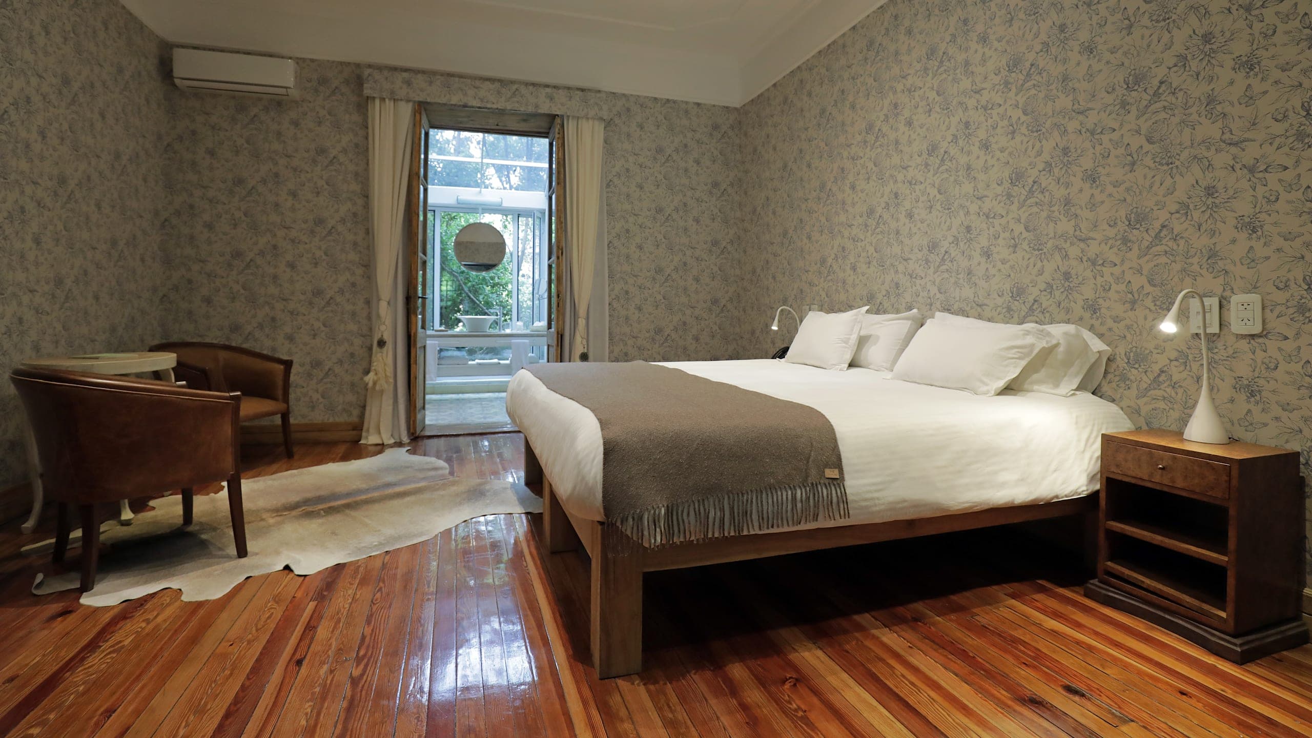 Classic Country Room - Image 3