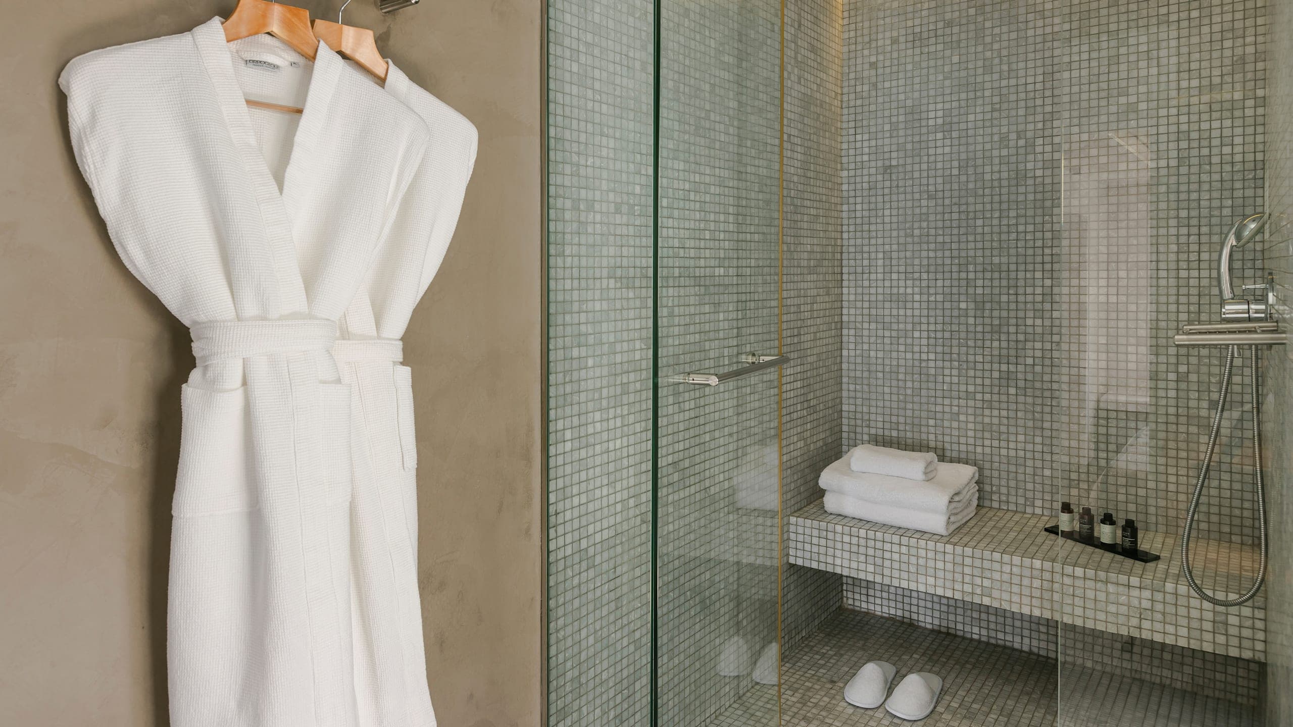 Premium Suite Sea View - Image 10
