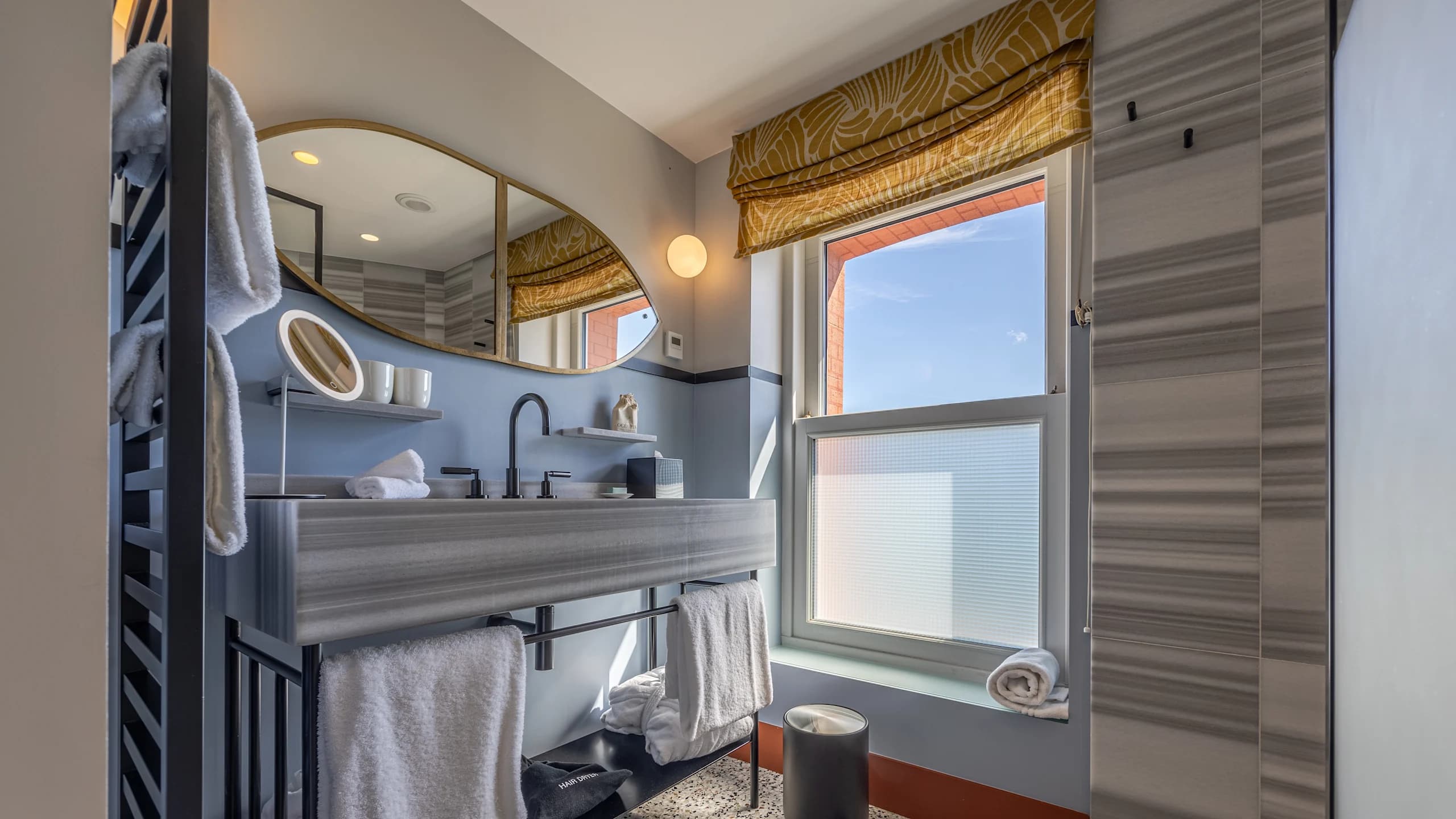 Deluxe Room with Balcony and Sea View - Image 1