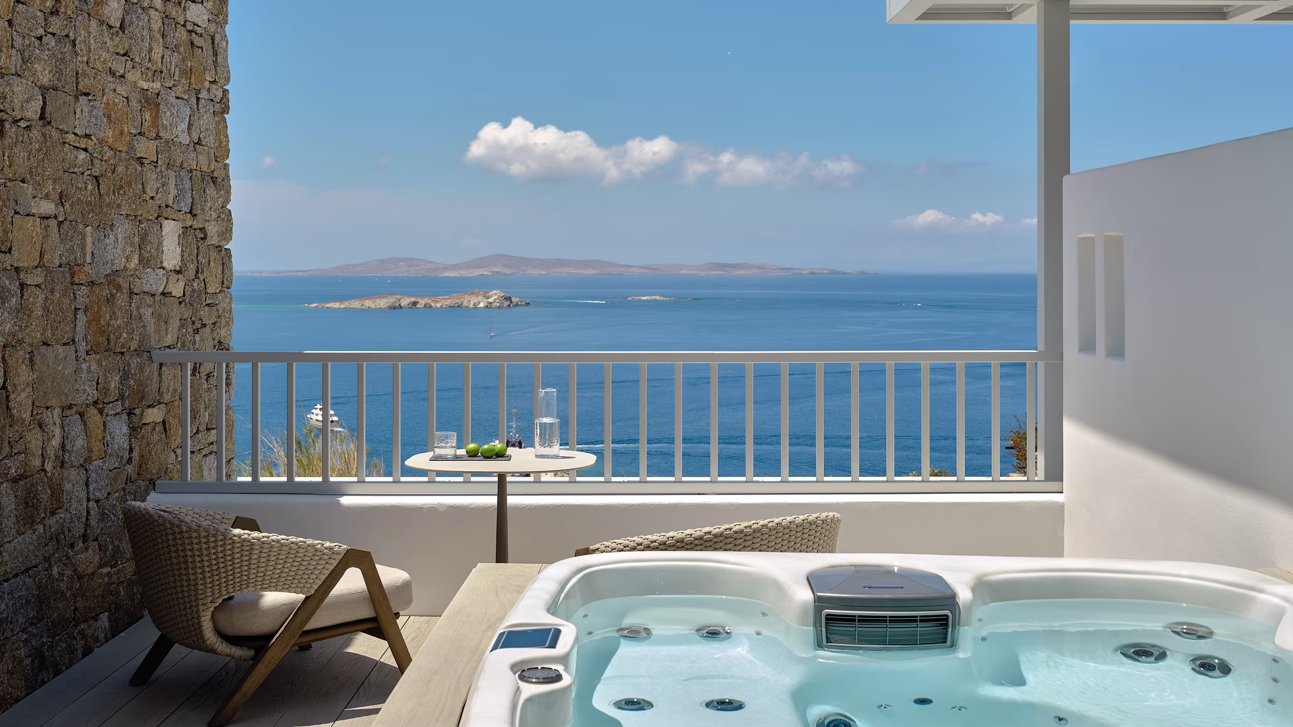 Delta Room with Outdoor Hot Tub & Sea View - Image 6