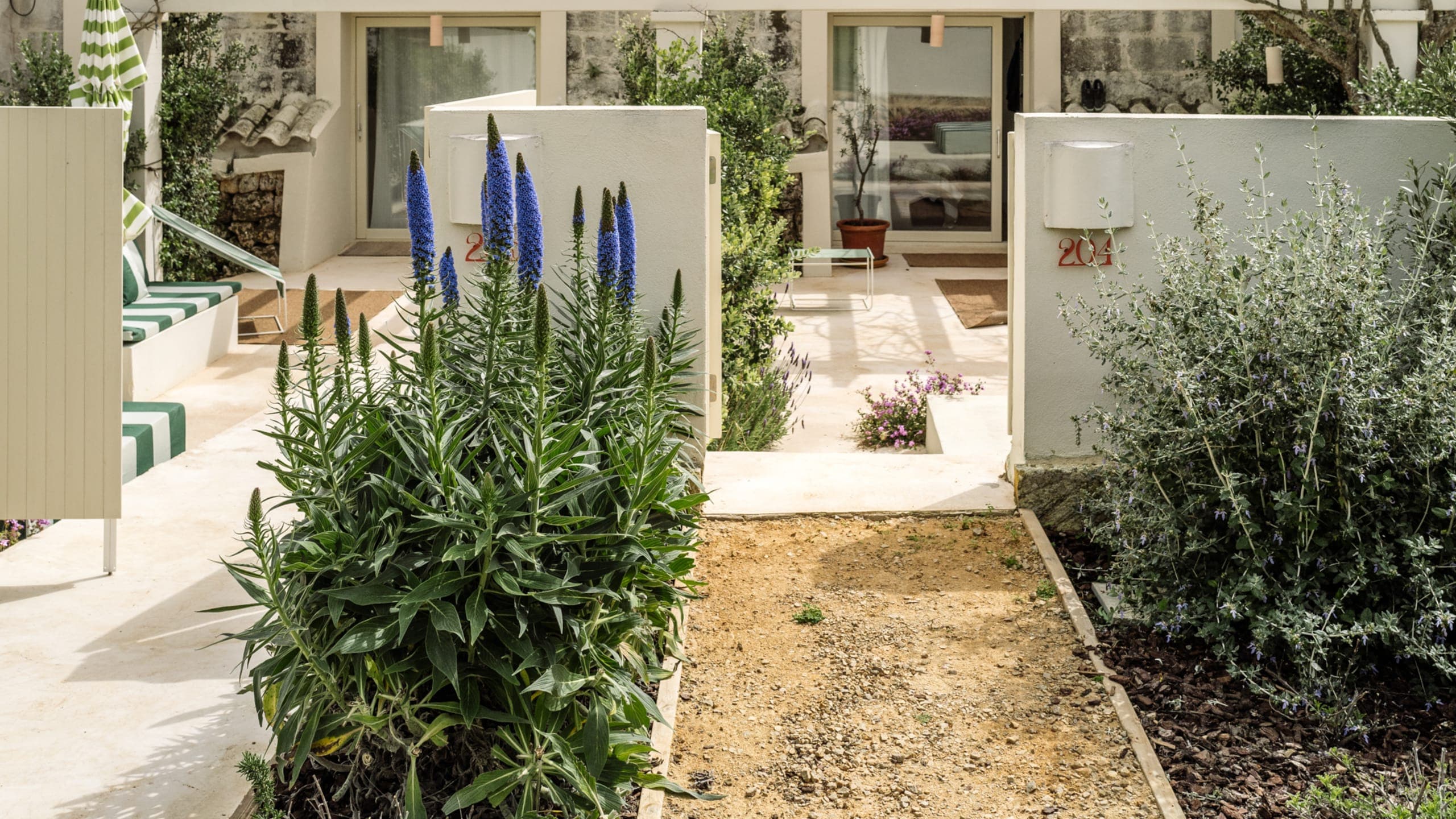 Deluxe Room with Garden - Image 5