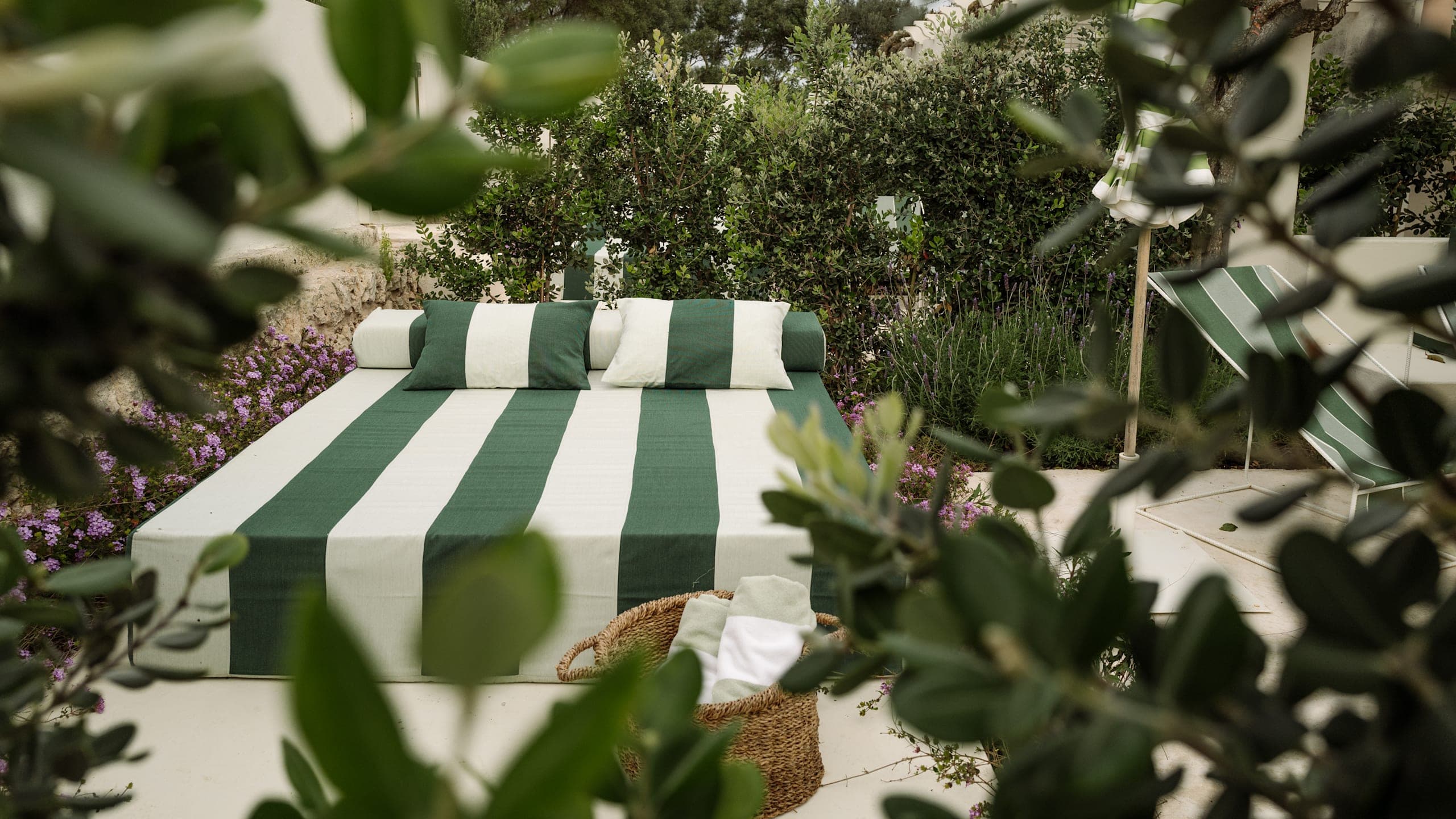 Deluxe Room with Garden - Image 3