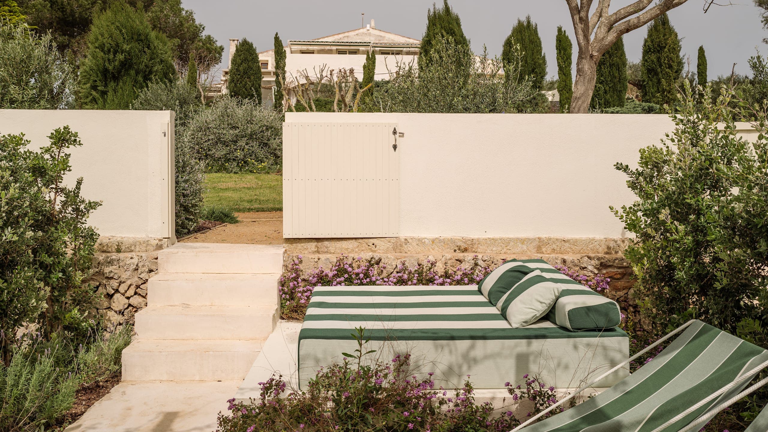 Deluxe Room with Garden - Image 1