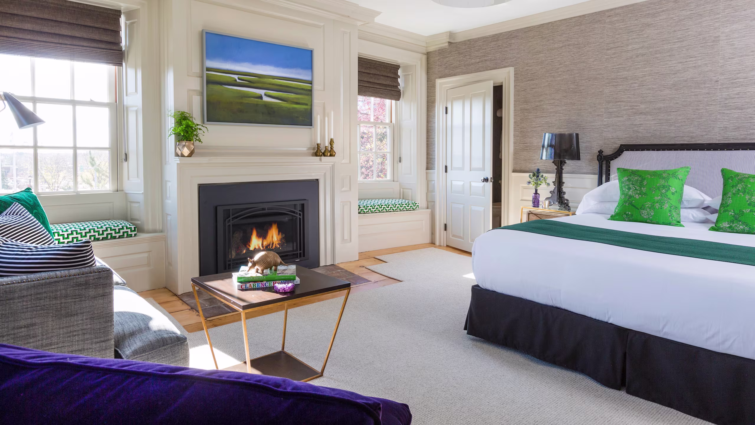 King Deluxe with Sleeper Sofa - Image 4