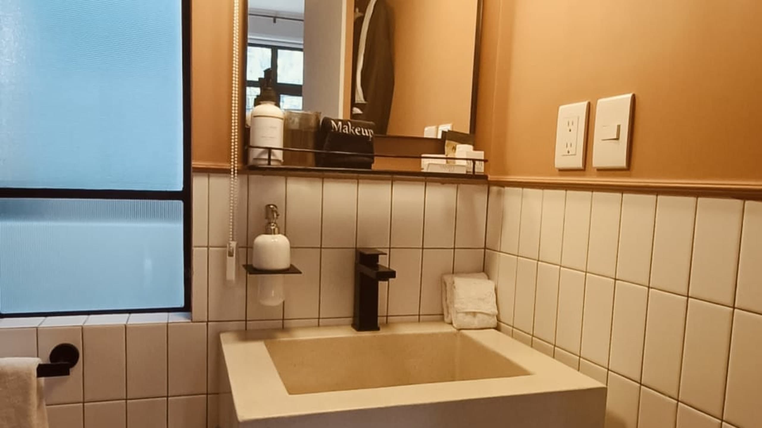 Deluxe Bauhaus - Image 2