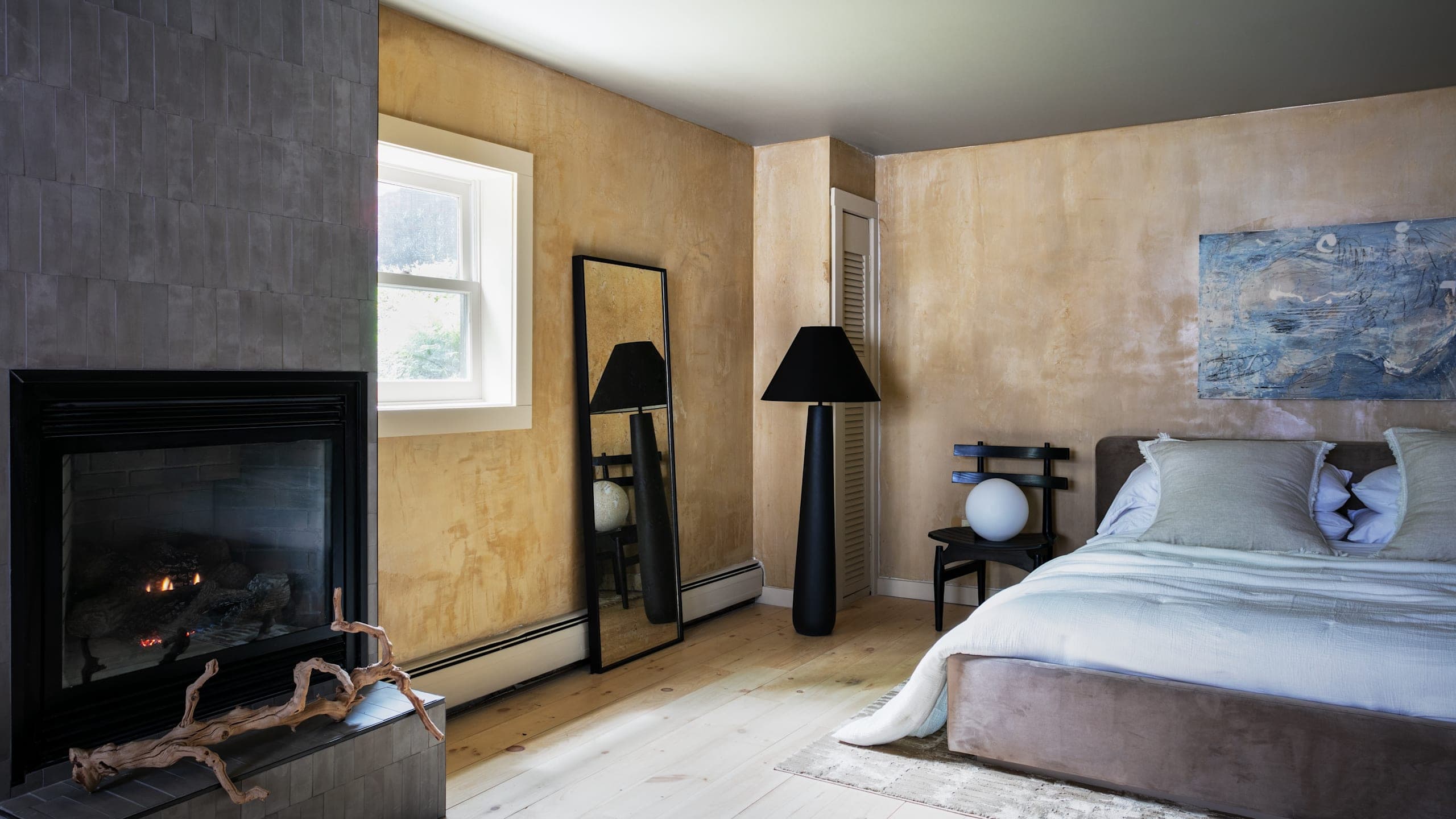 Accessible King Junior Suite with Fireplace - Image 3