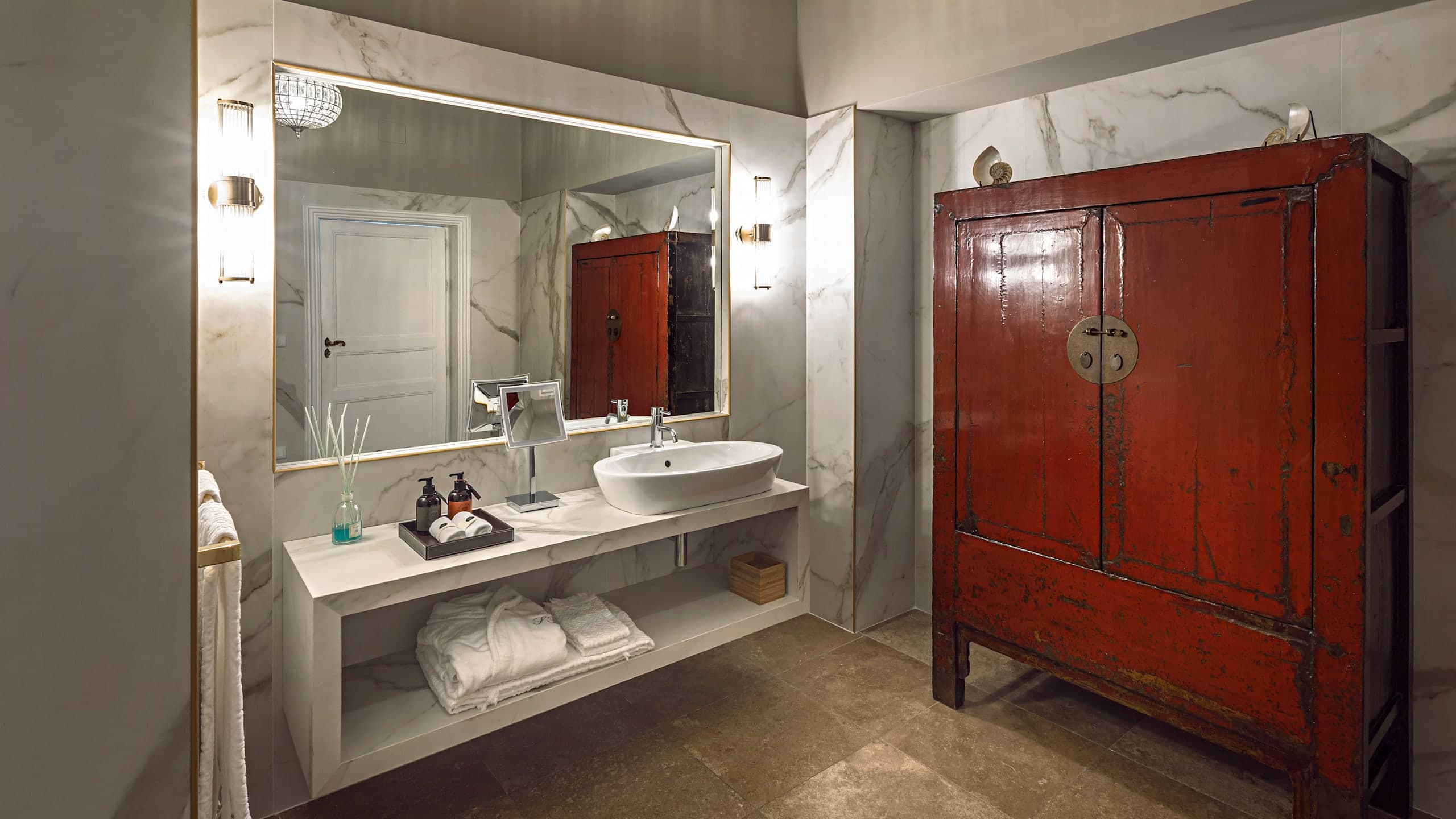 Junior Suite - Image 1