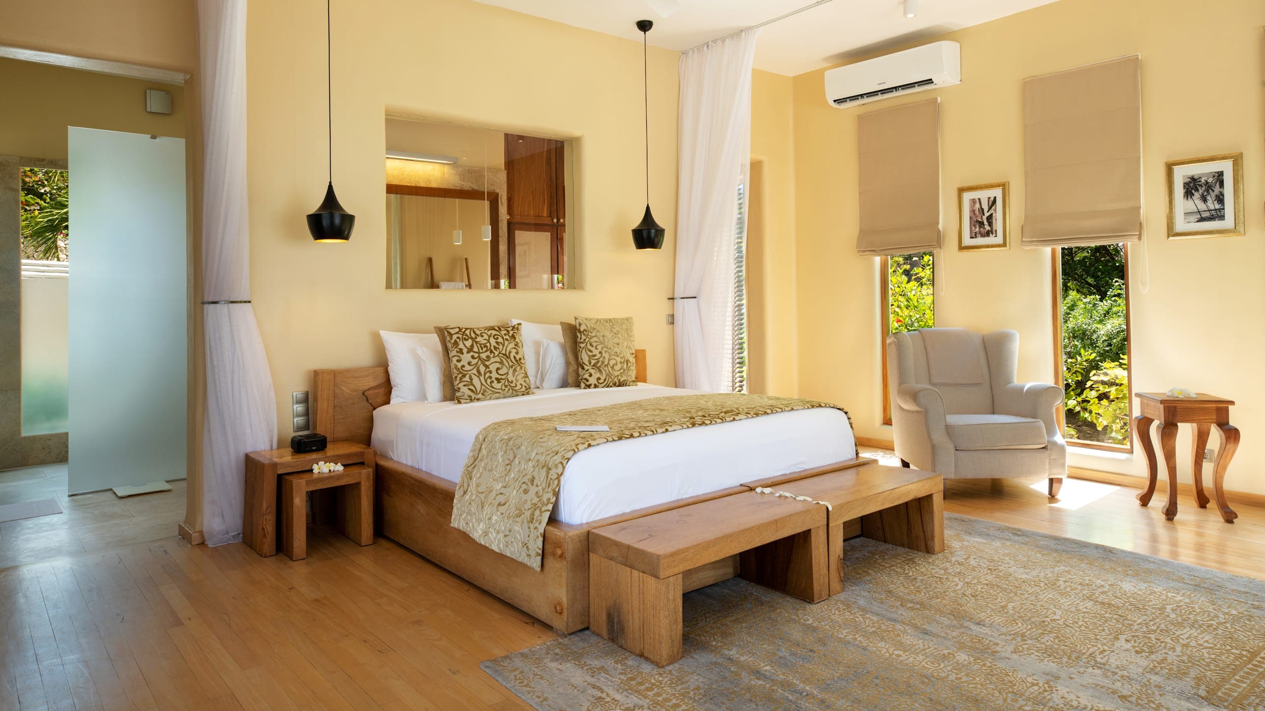 Deluxe Room with Shared Pool - Image 3