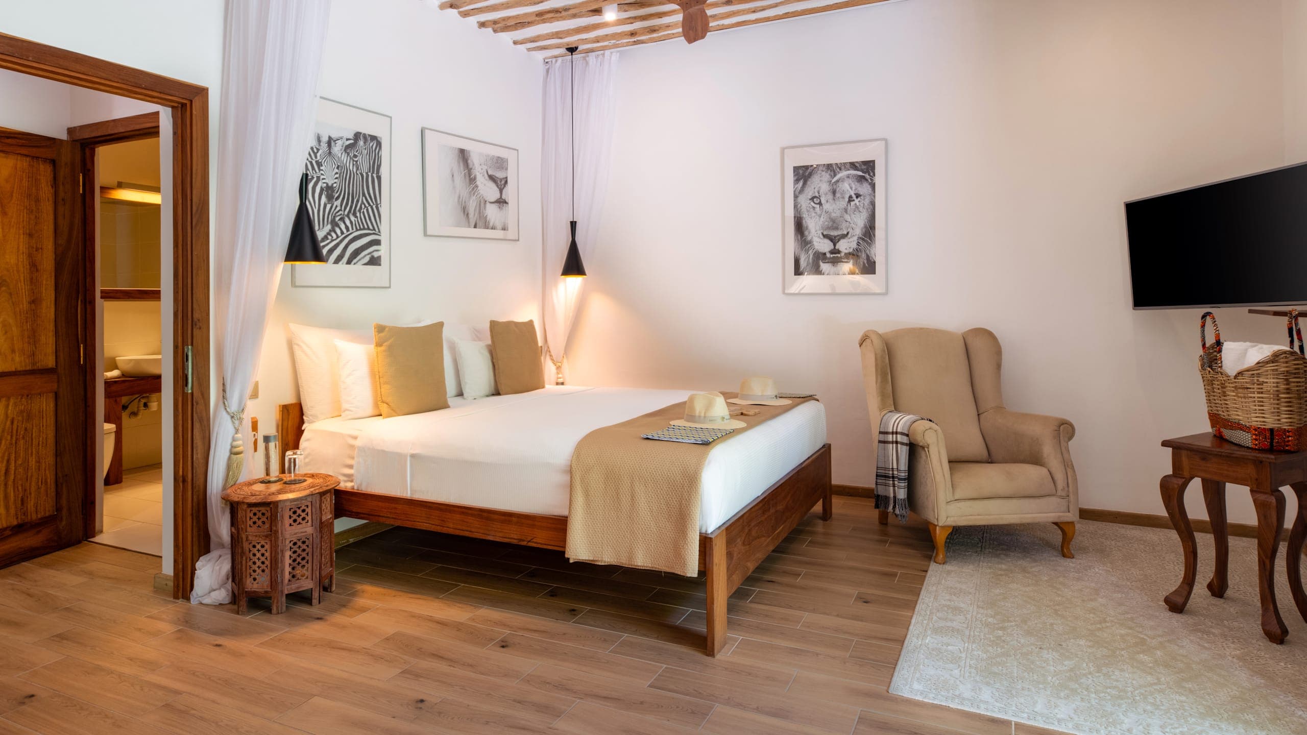 Cinnamon Quadruple Room - Image 2
