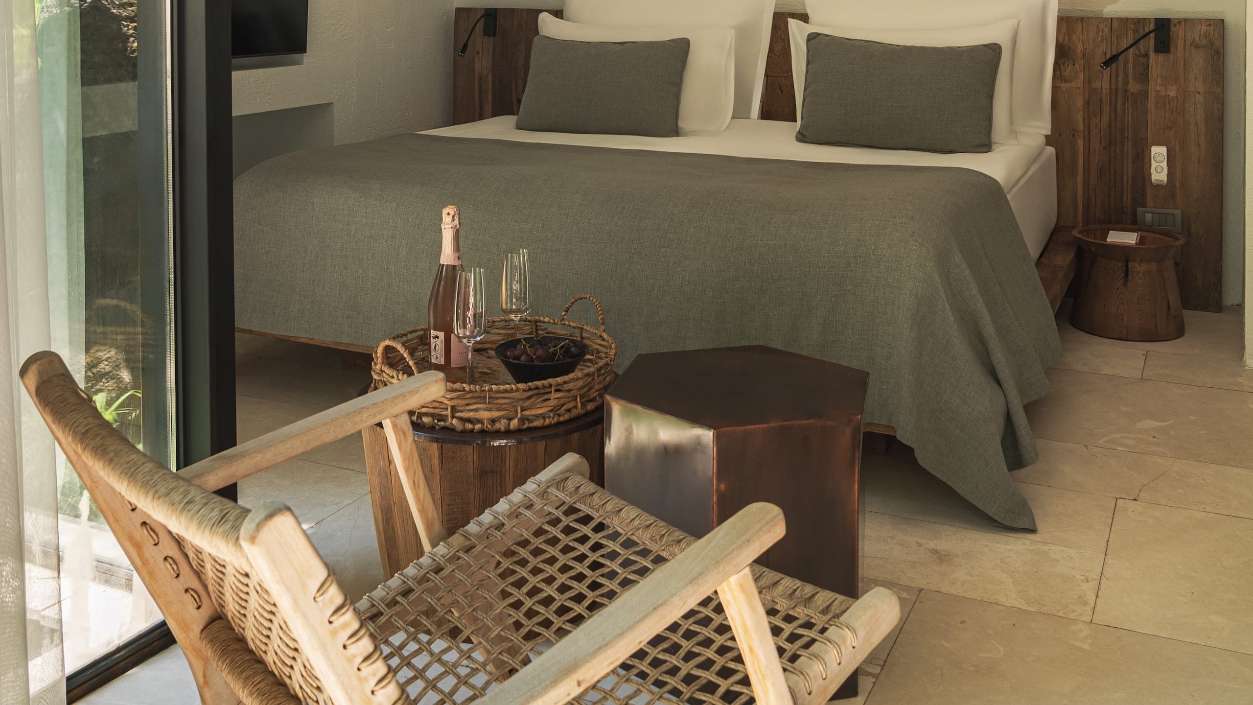 Deluxe Room - Image 5
