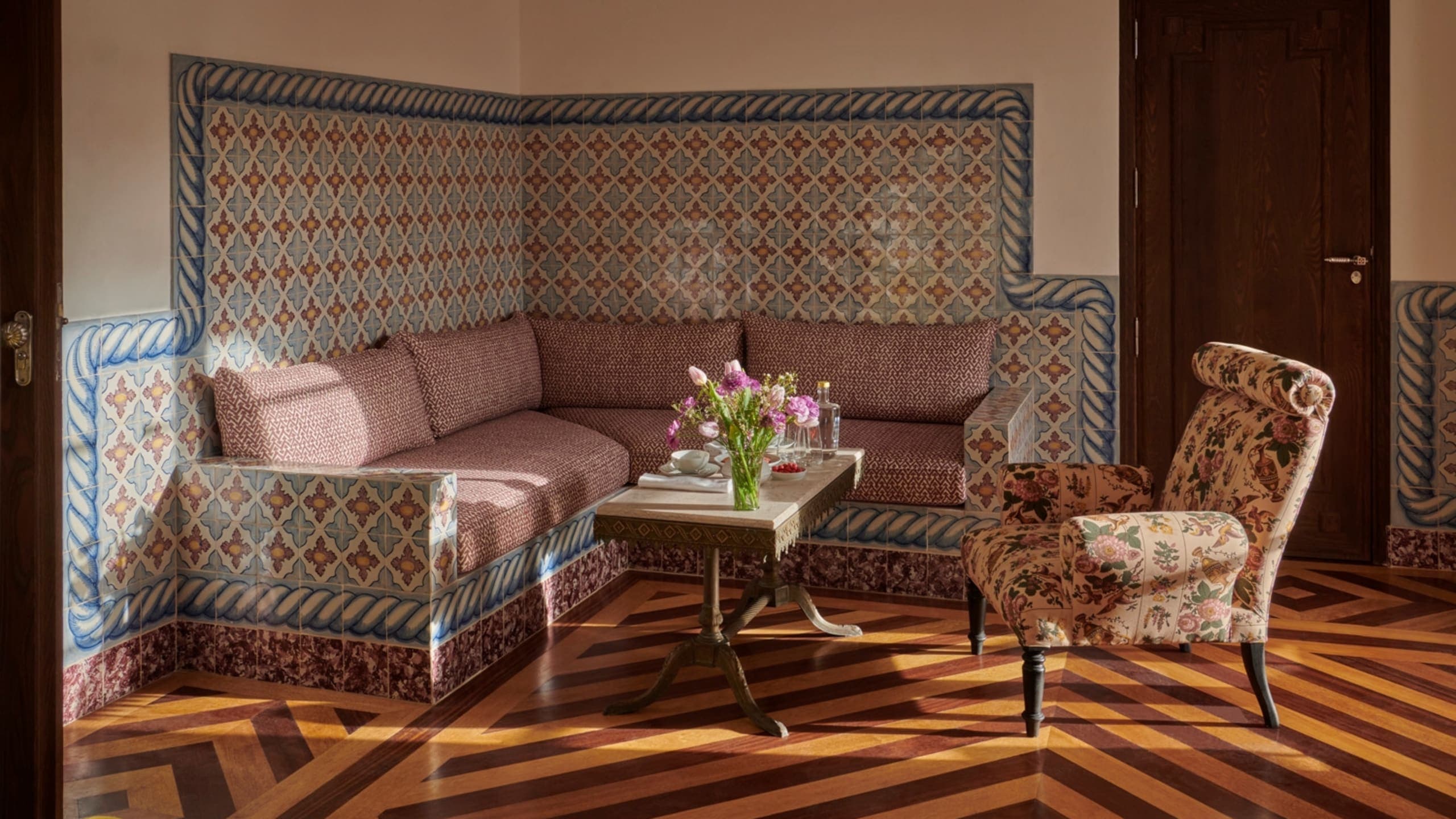 Vermelho Junior Suite - Image 1