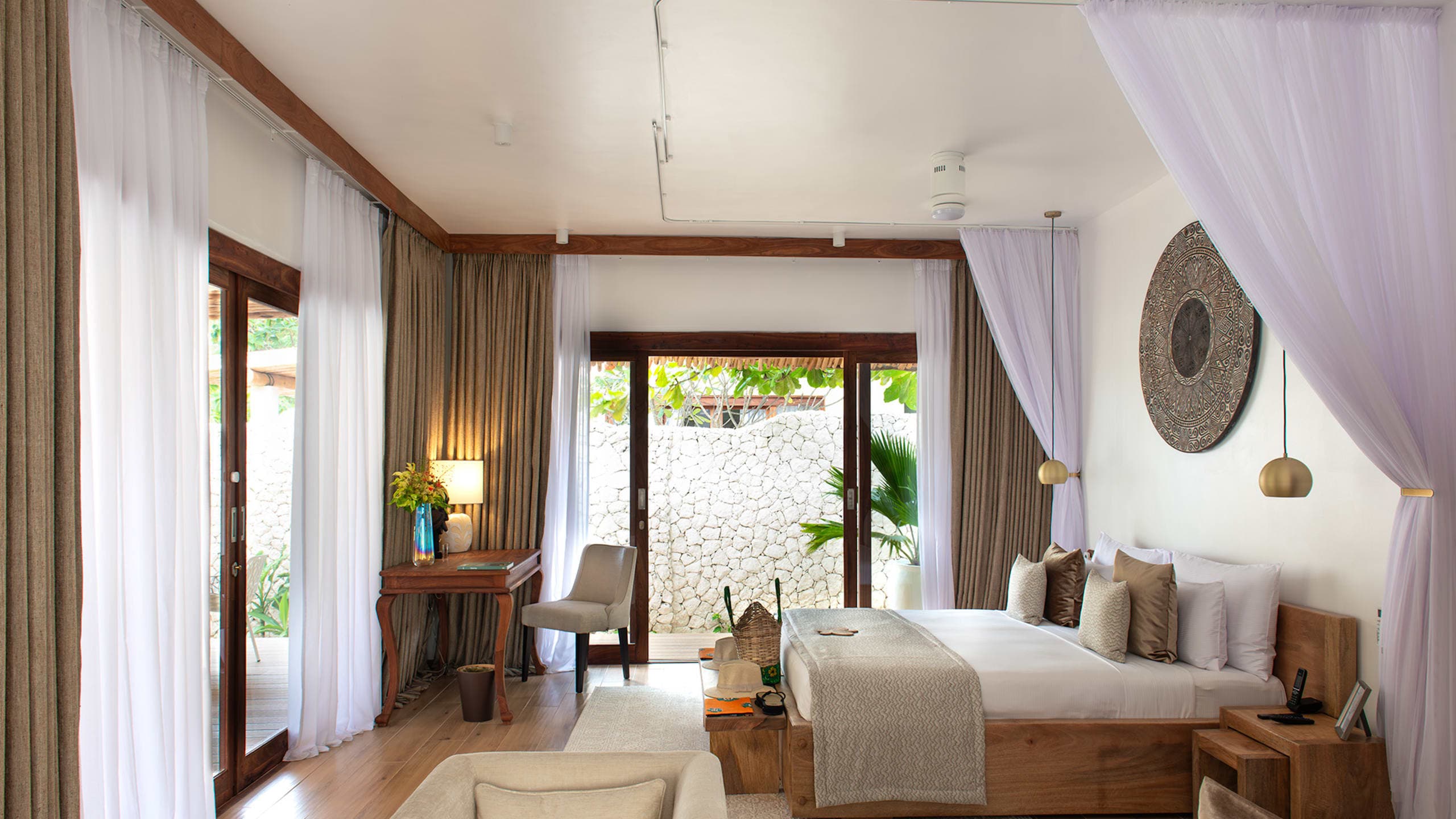 Garden Villa with Hot Tub - Image 1
