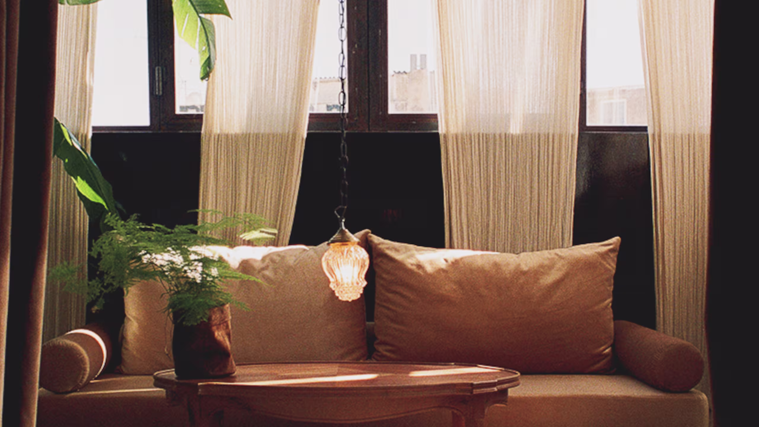 Mona's Suite - Image 7