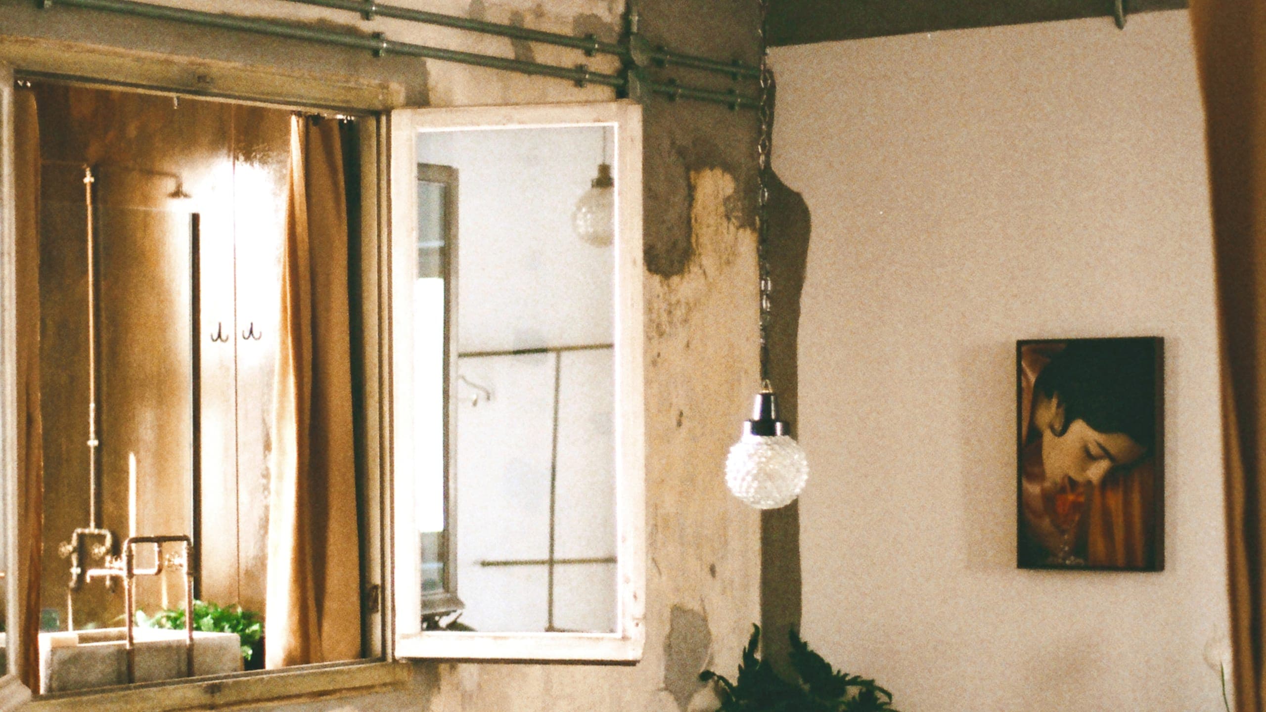 Mona's Suite - Image 2