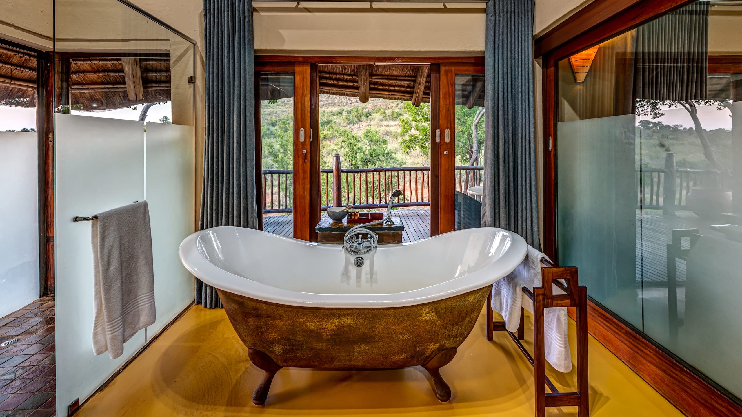 Luxury Suite - Image 9