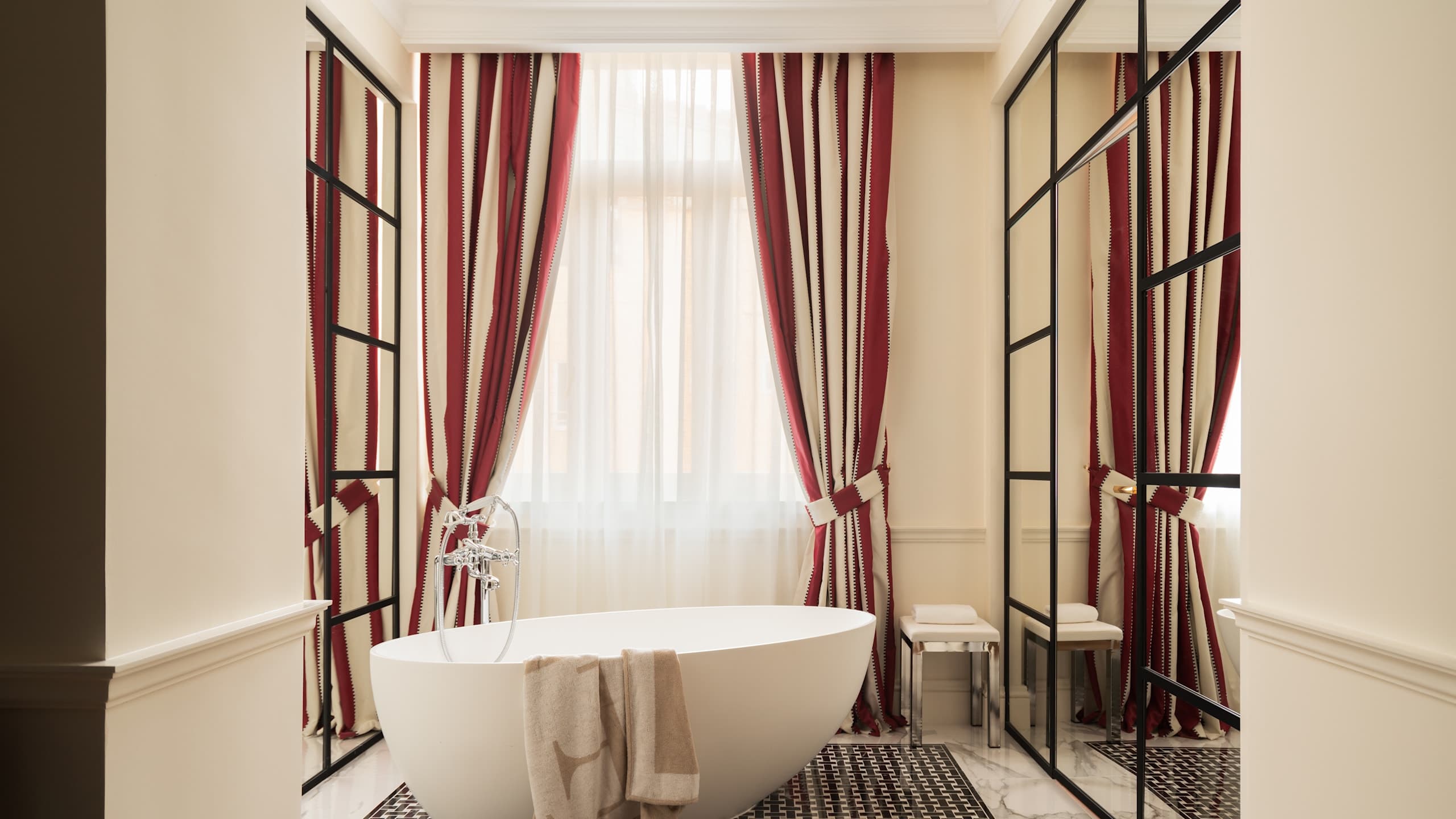 Romantic Junior Suite - Image 1