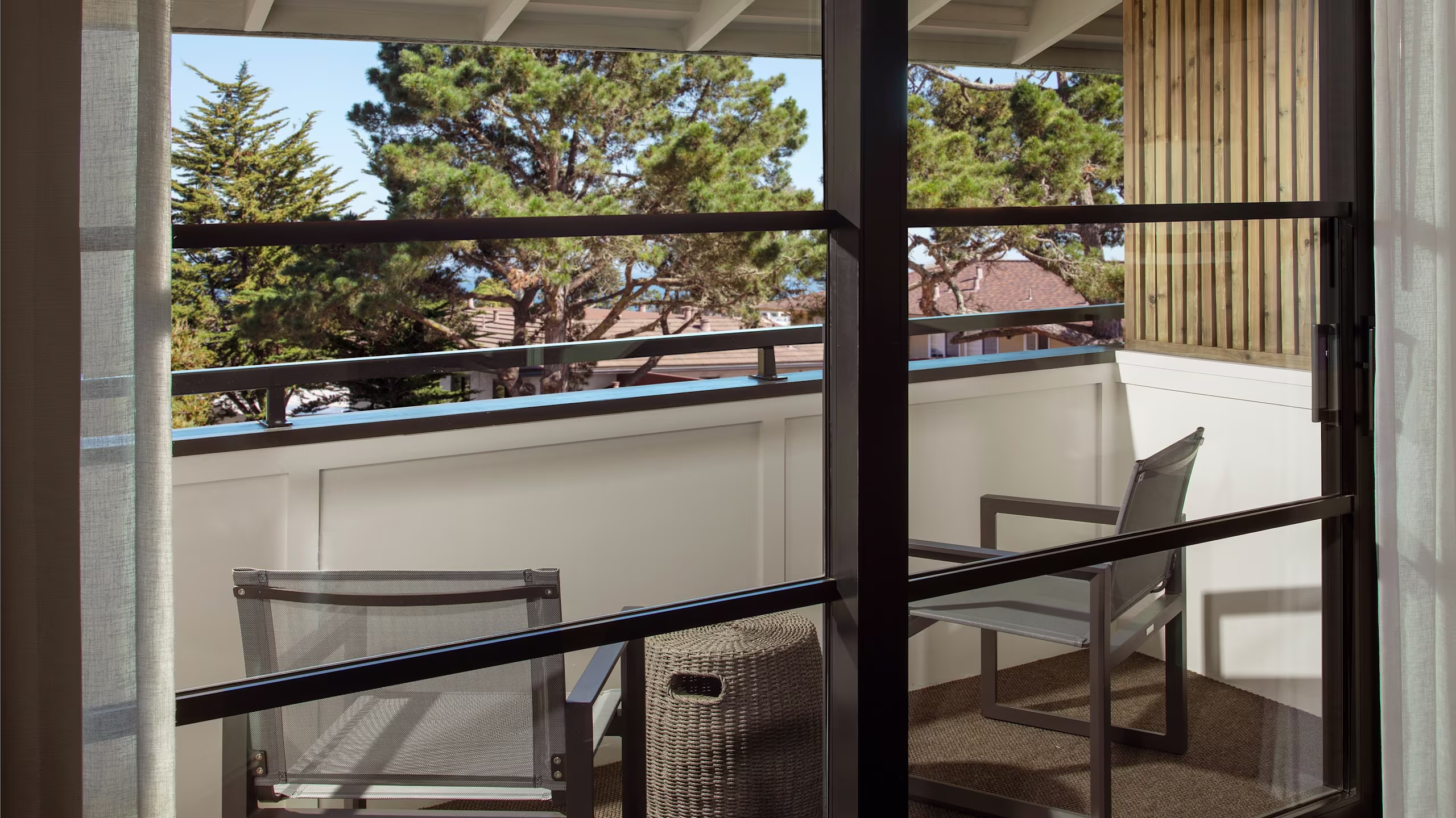 Balcony King - Image 1
