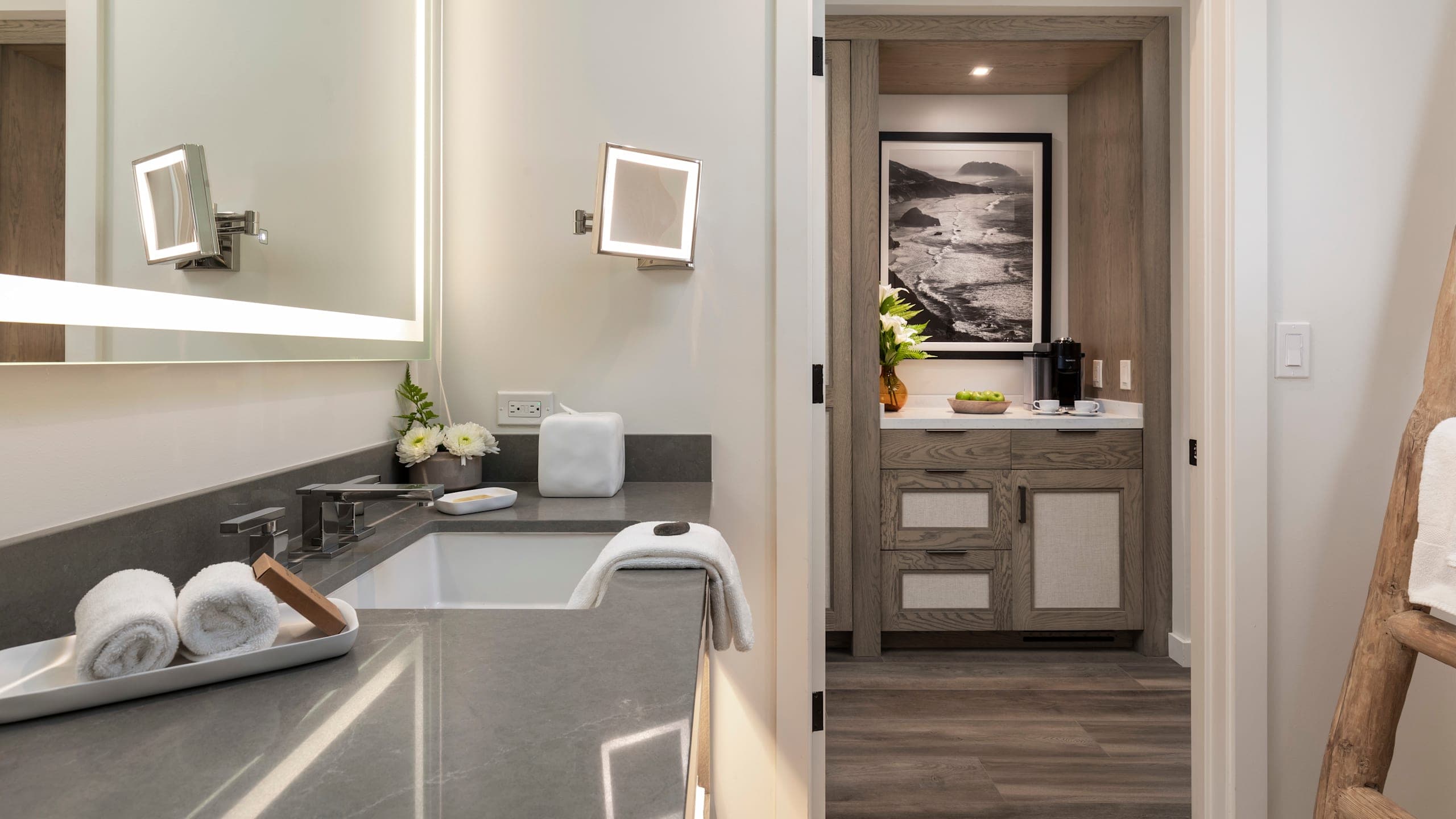 Deluxe King - Image 1