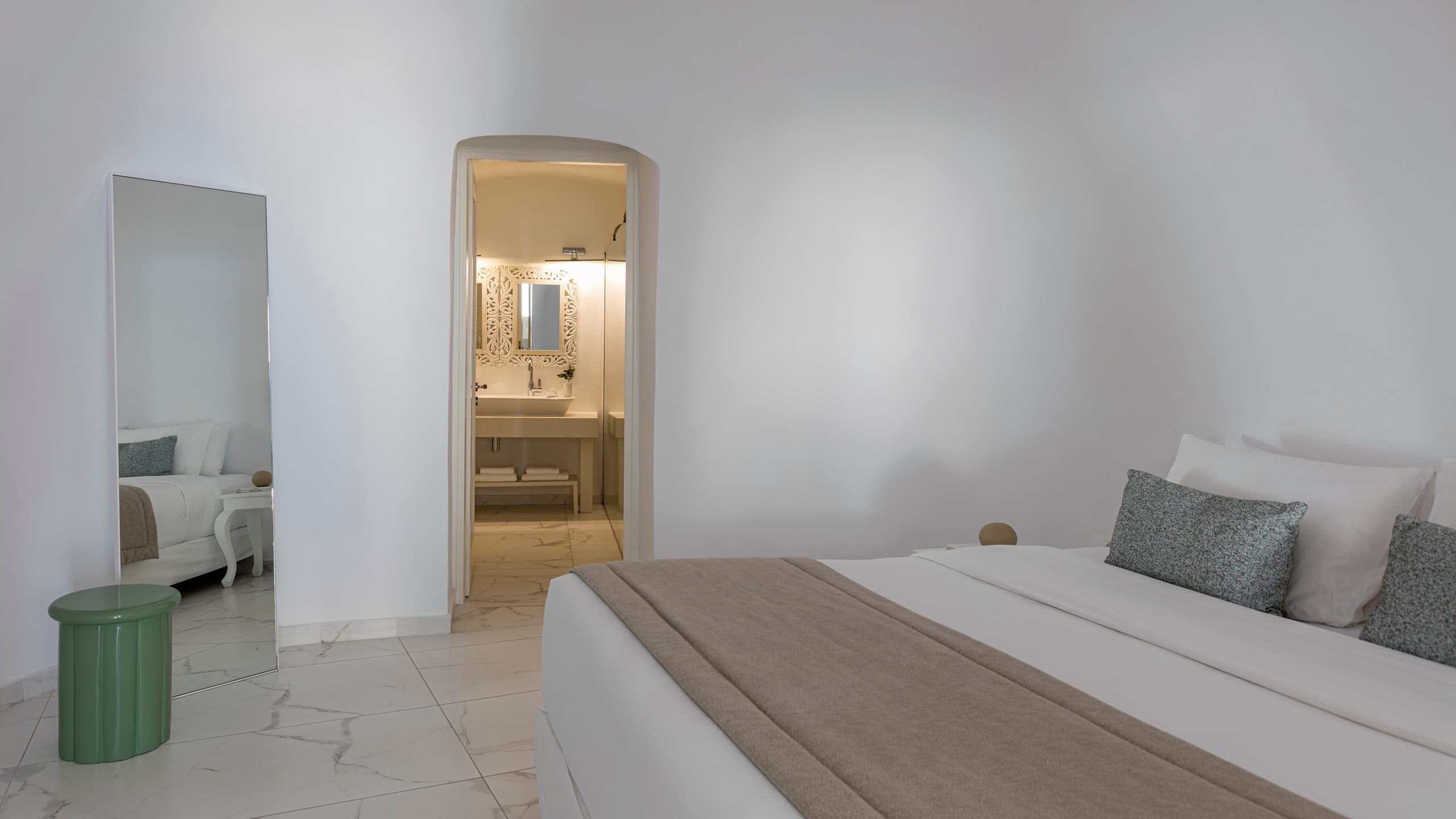 Junior Suite with Plunge Pool - Image 7