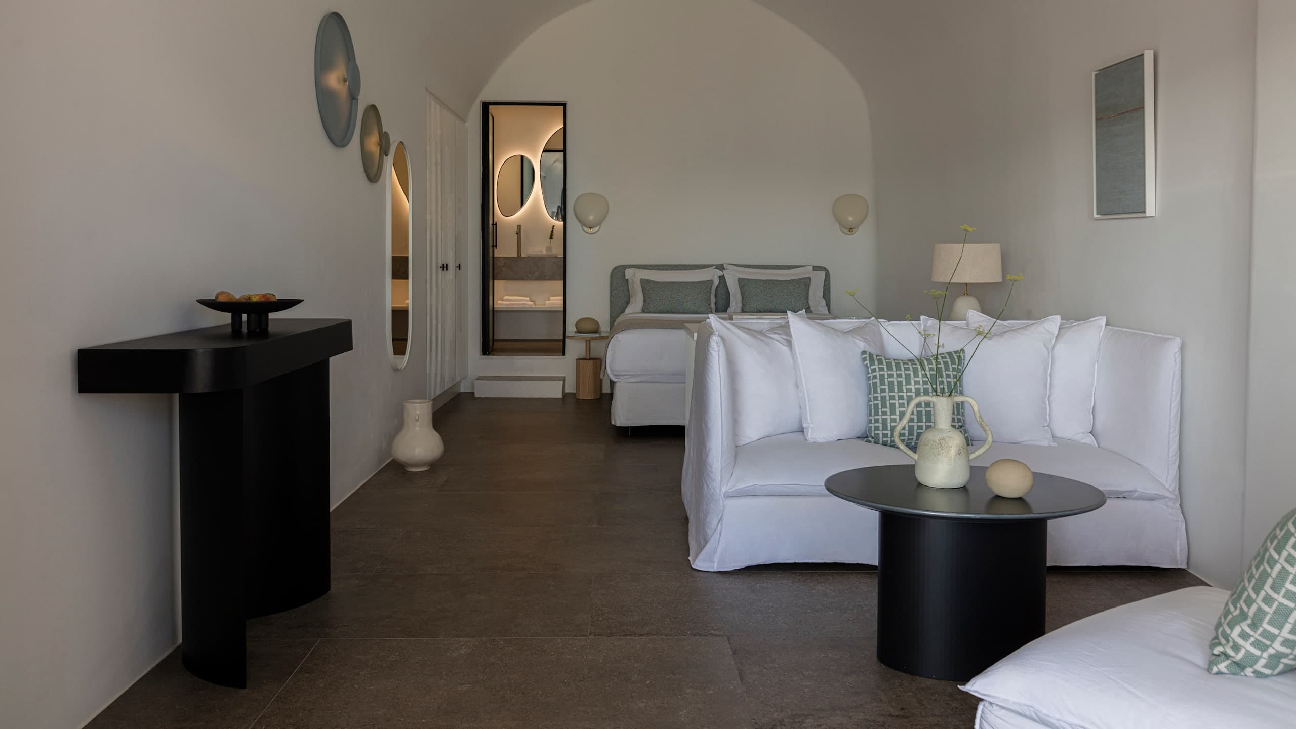 Honeymoon Suite with Plunge Pool - Image 3