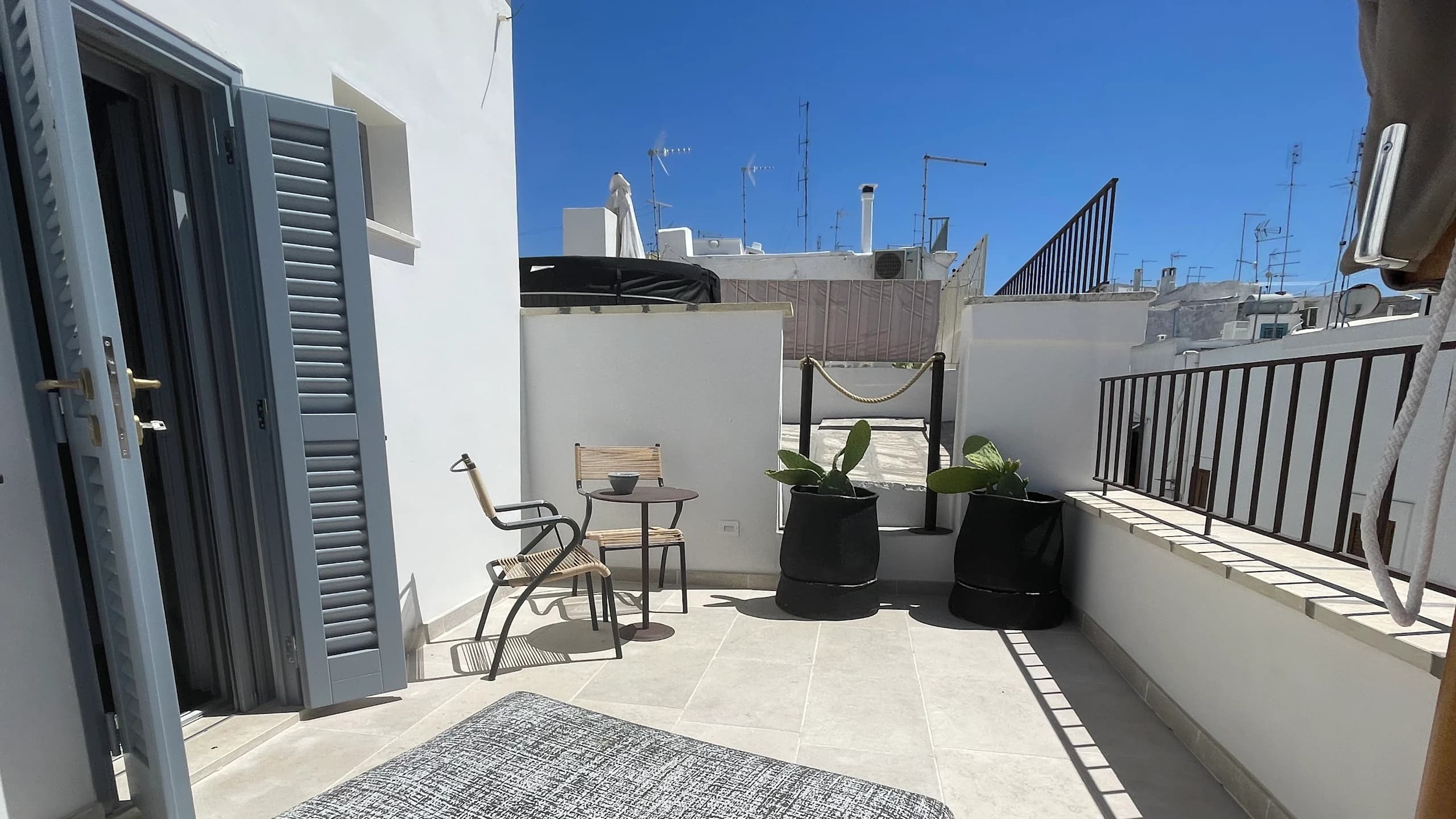 Deluxe Suite - Image 5