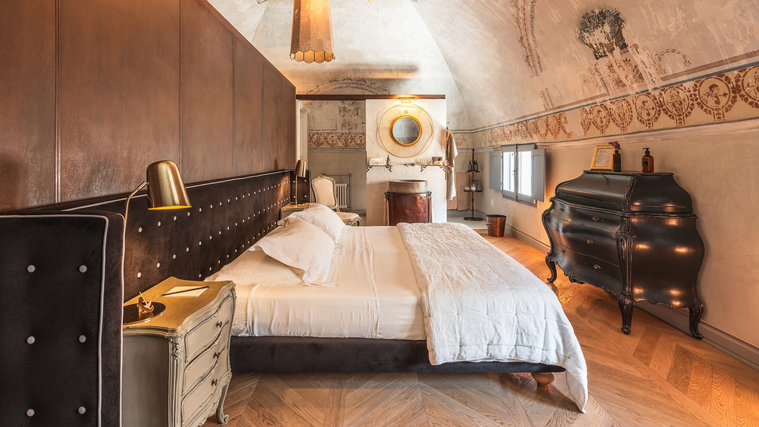 Deluxe Suite - Image 3
