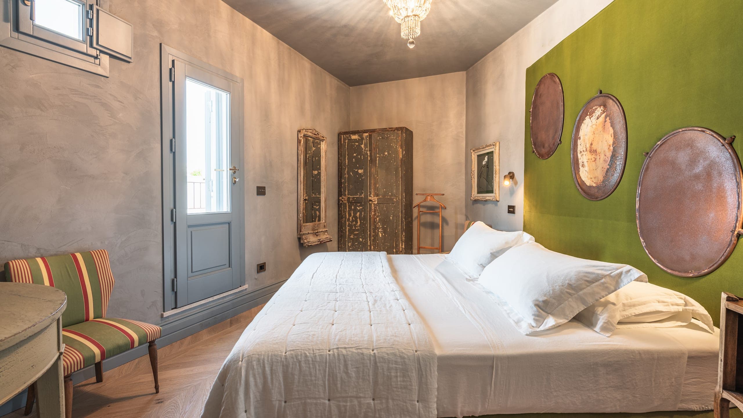 Deluxe Suite - Image 2