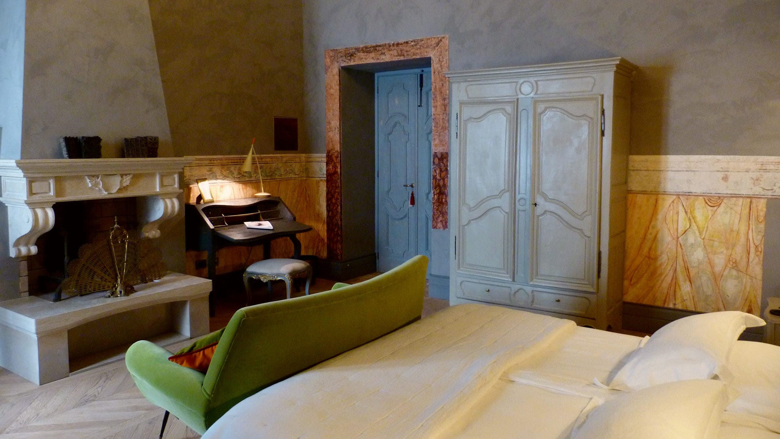 Deluxe Suite - Image 1