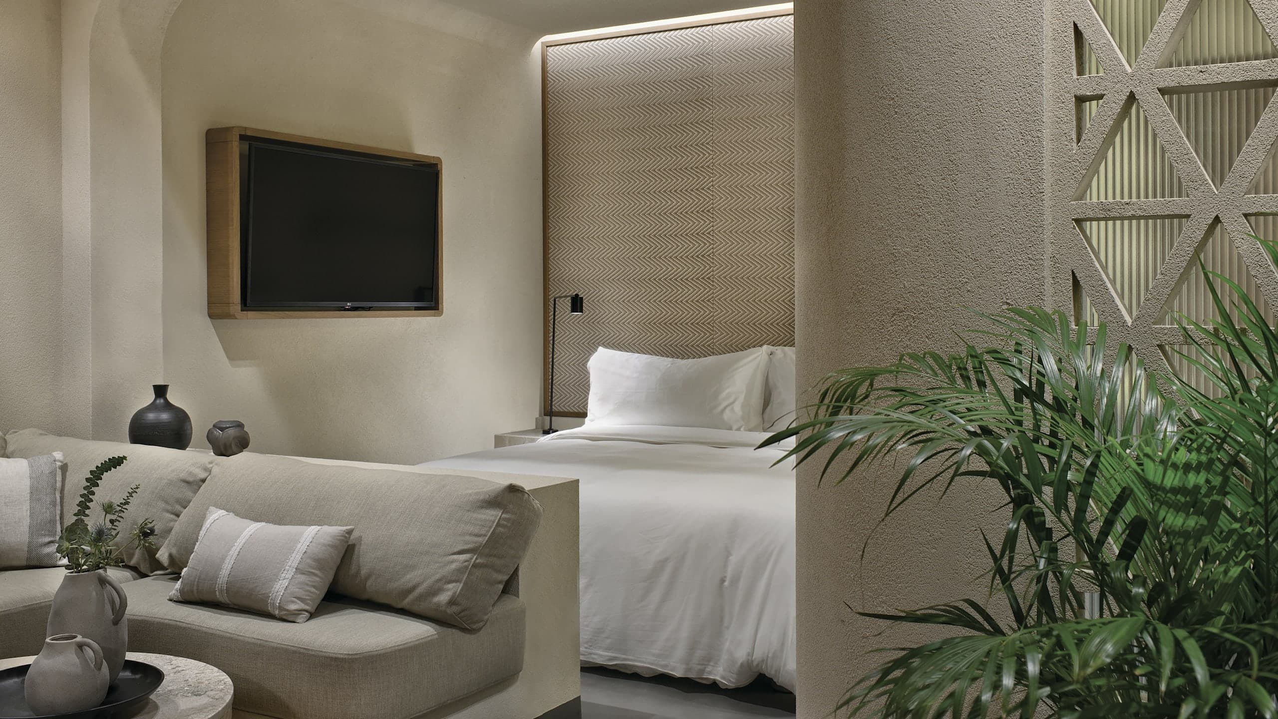 Island Gaze Room Inland View with Private Pool - Image 3