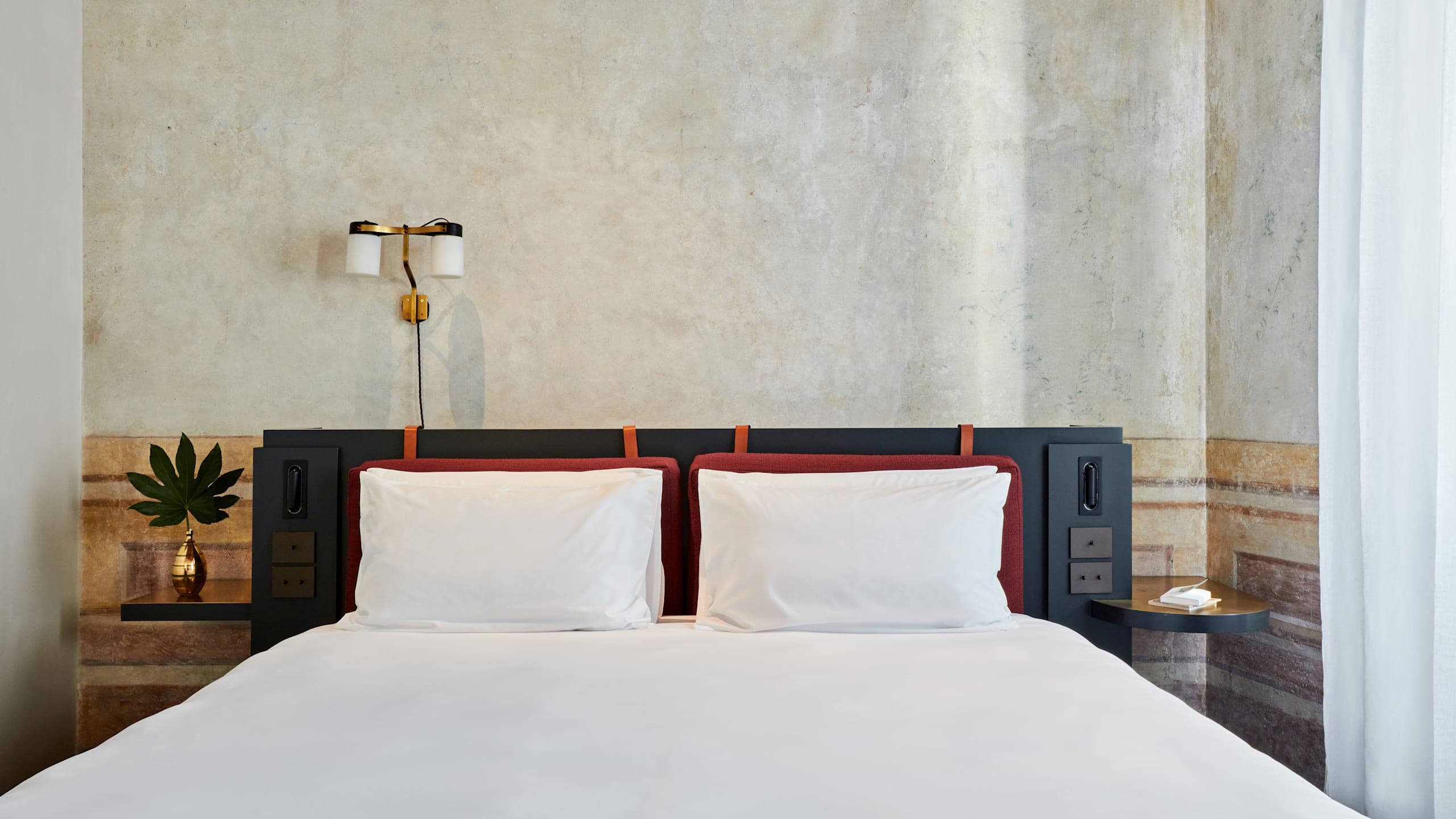 Deluxe Room - Image 3