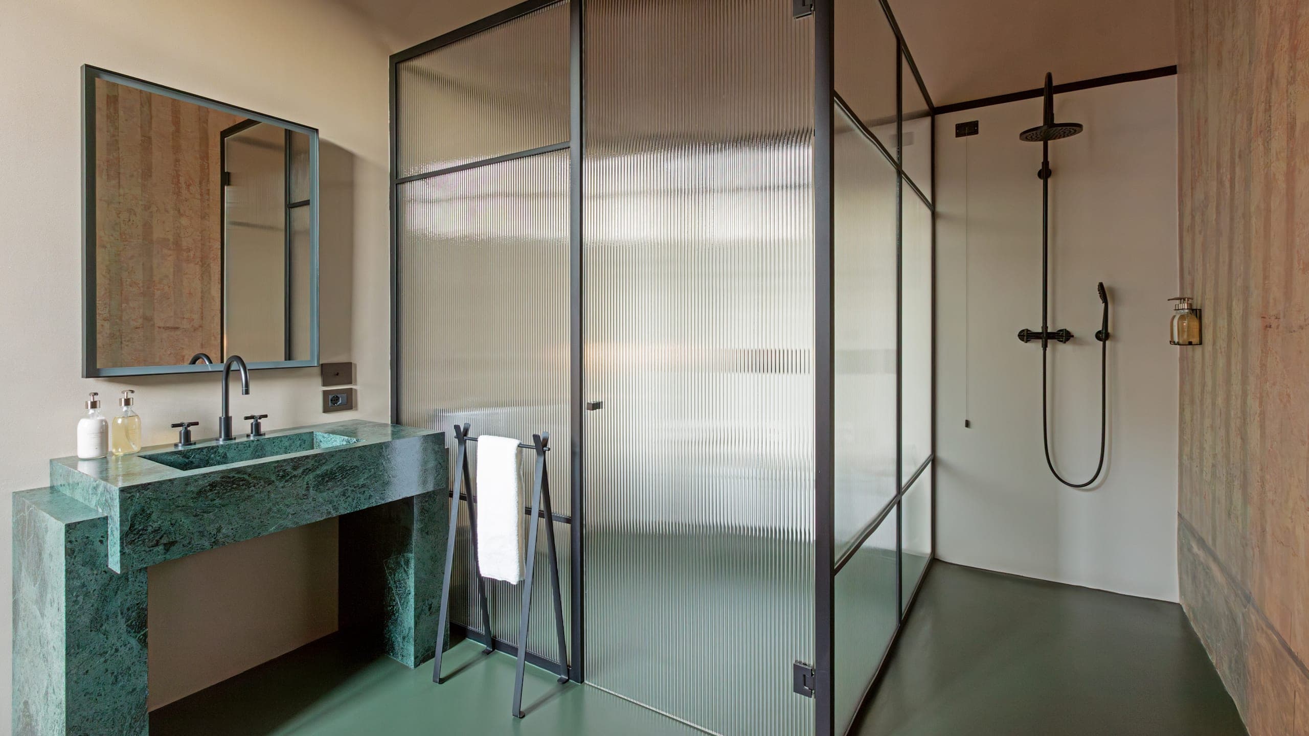 Junior Suite - Image 11