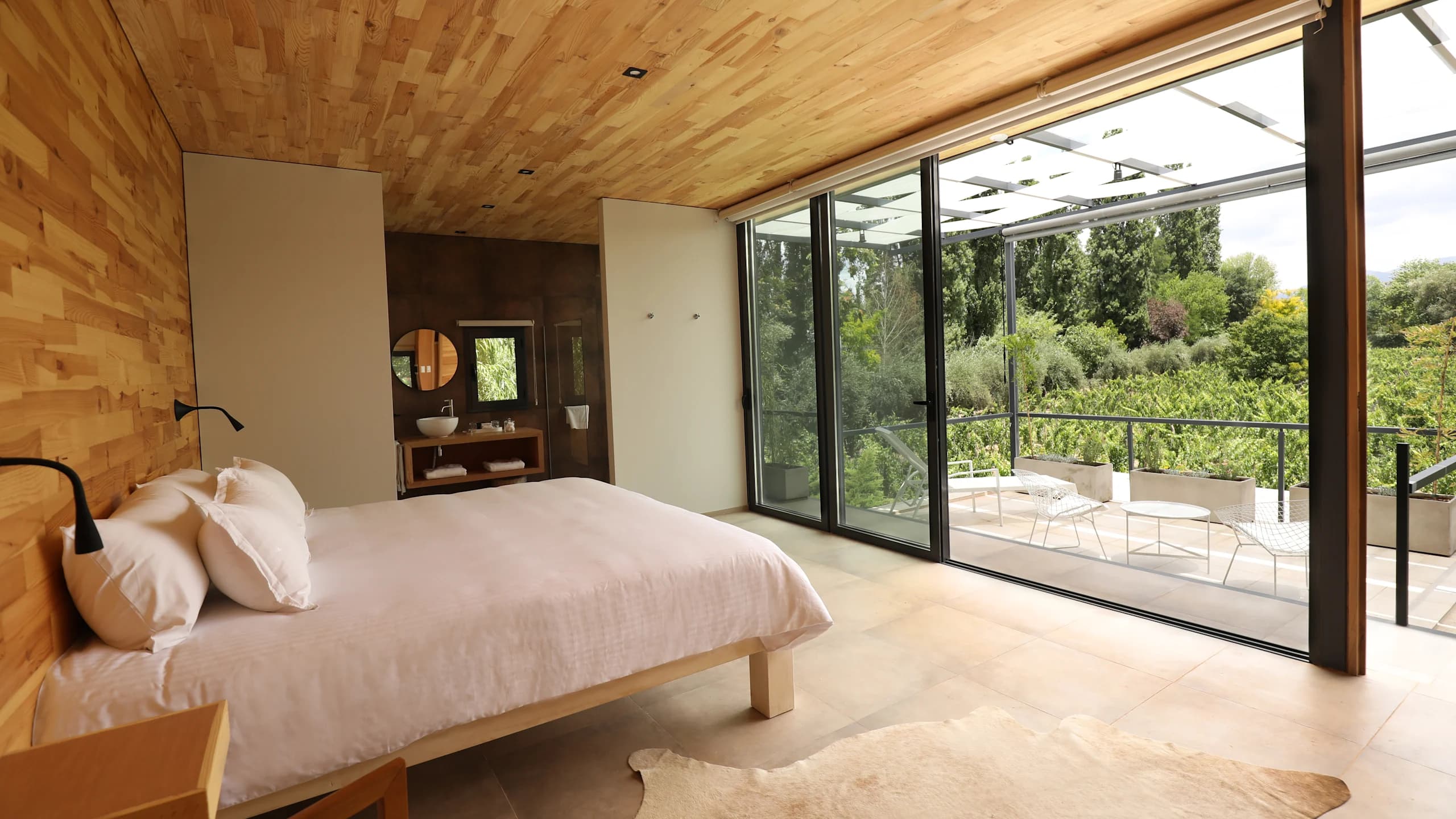 Vineyard View Junior Suite - Image 3