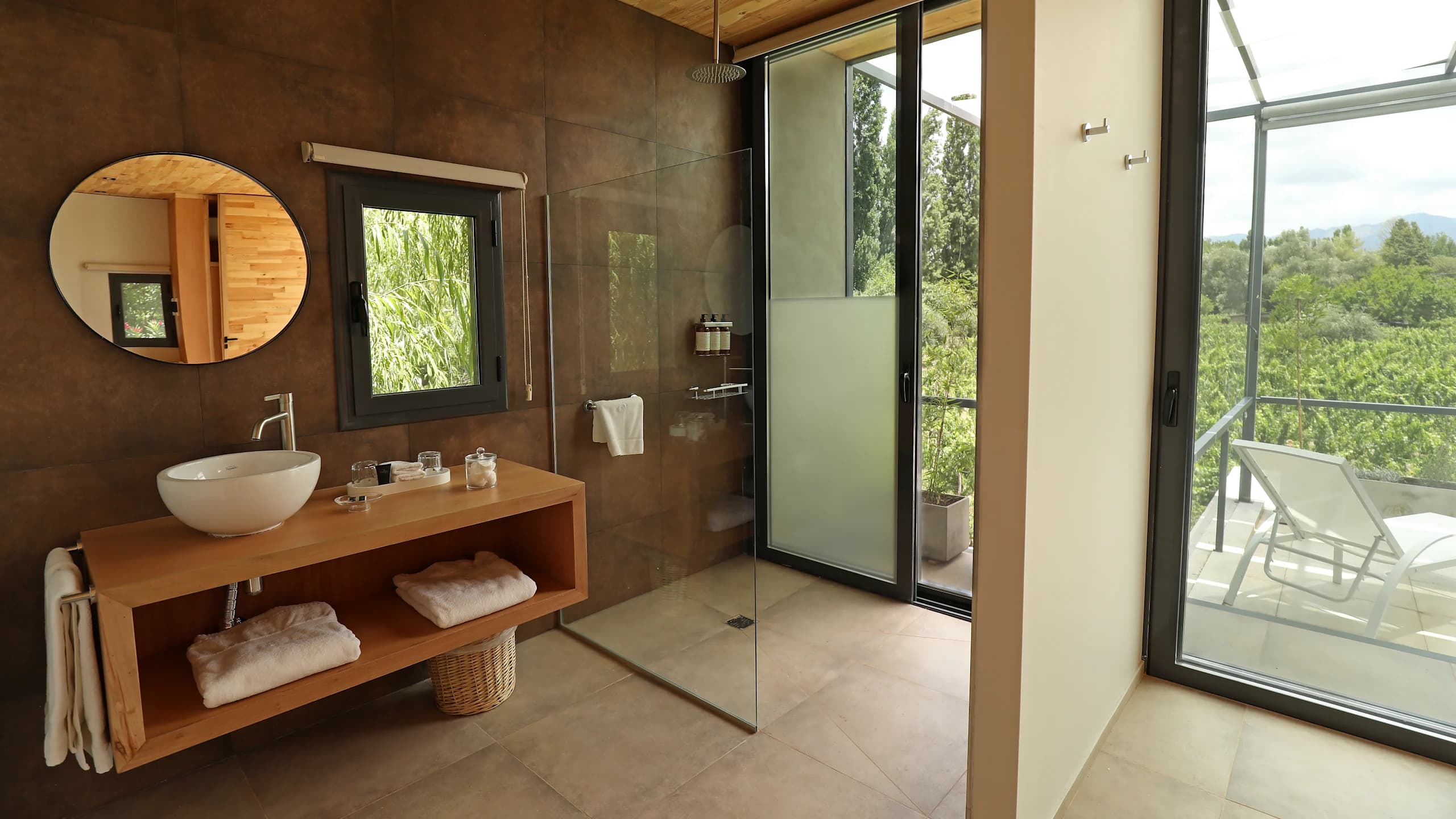 Vineyard View Junior Suite - Image 2
