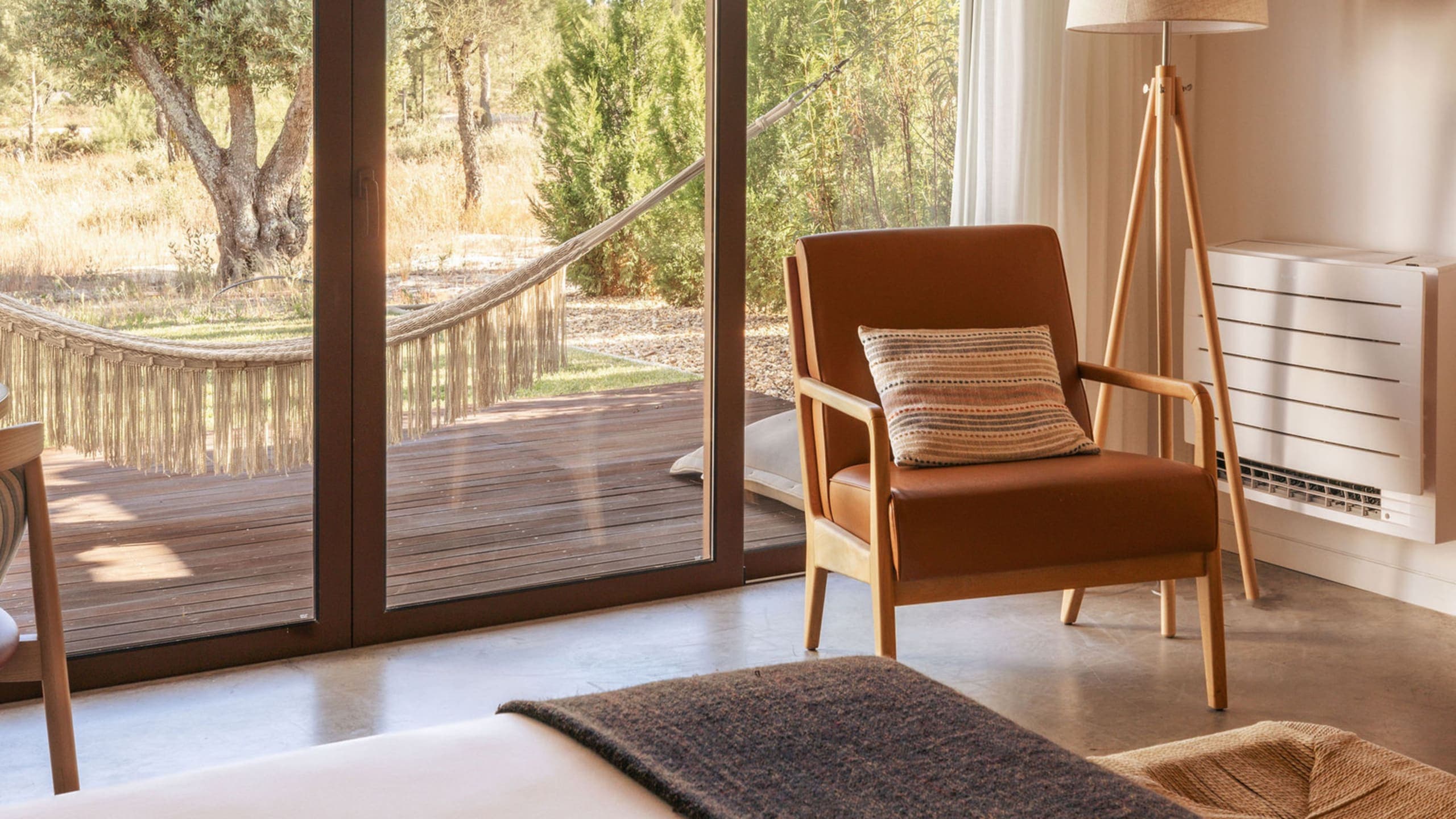 Deluxe Room with Exterior Courtyard - Image 2