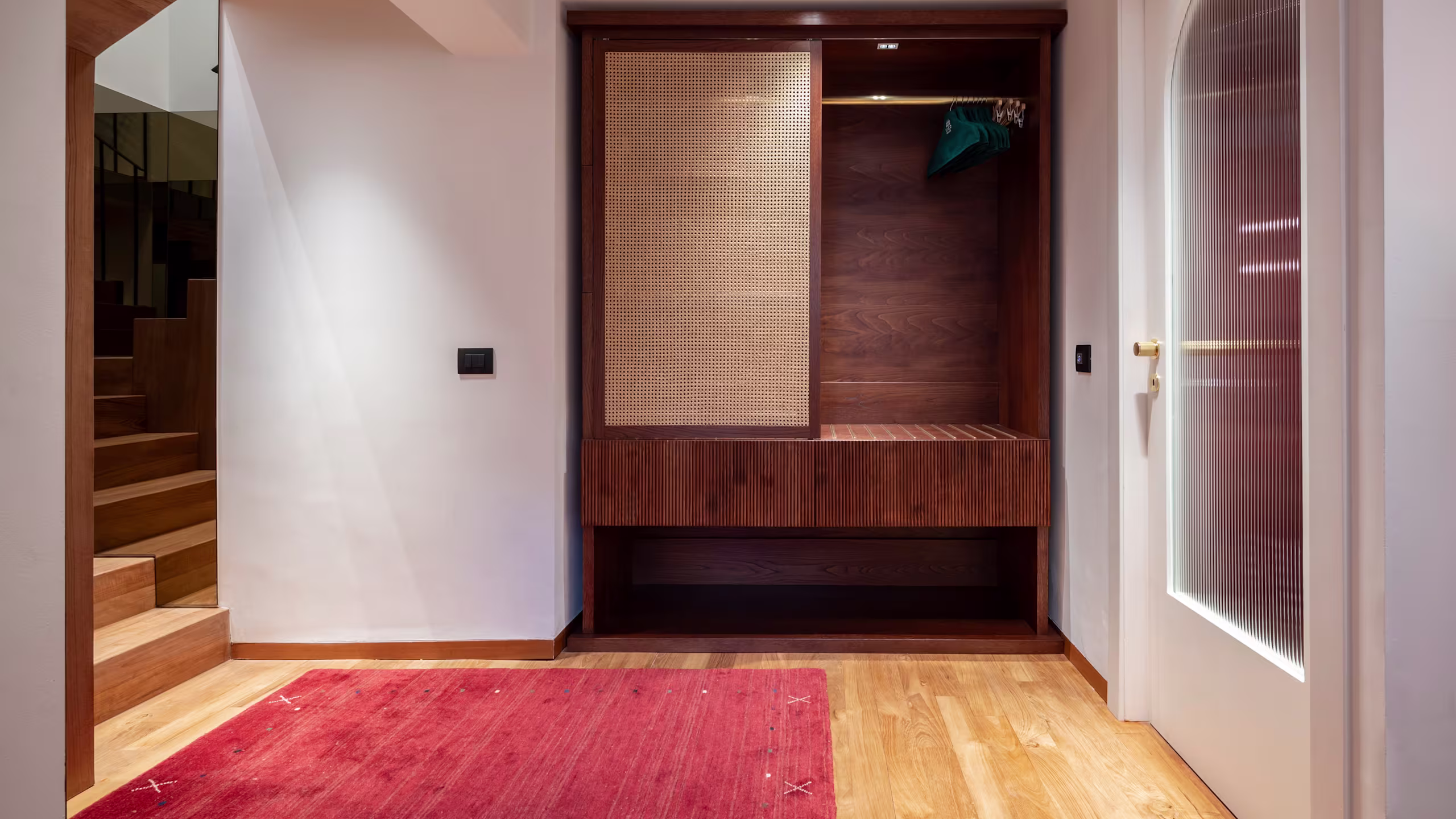 Luxury Suite - Image 4