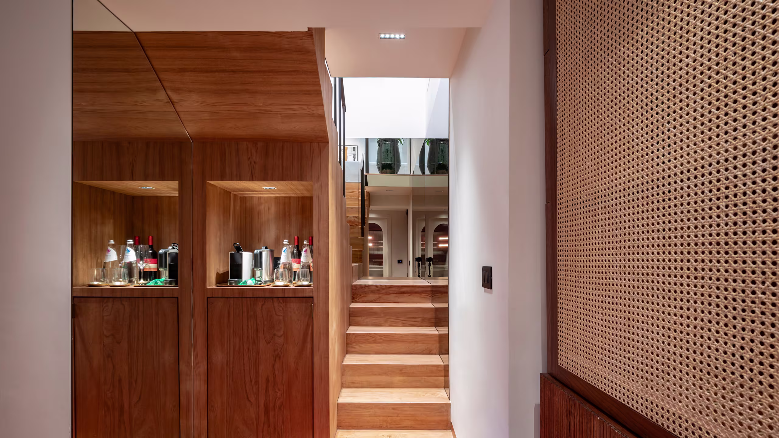 Luxury Suite - Image 5