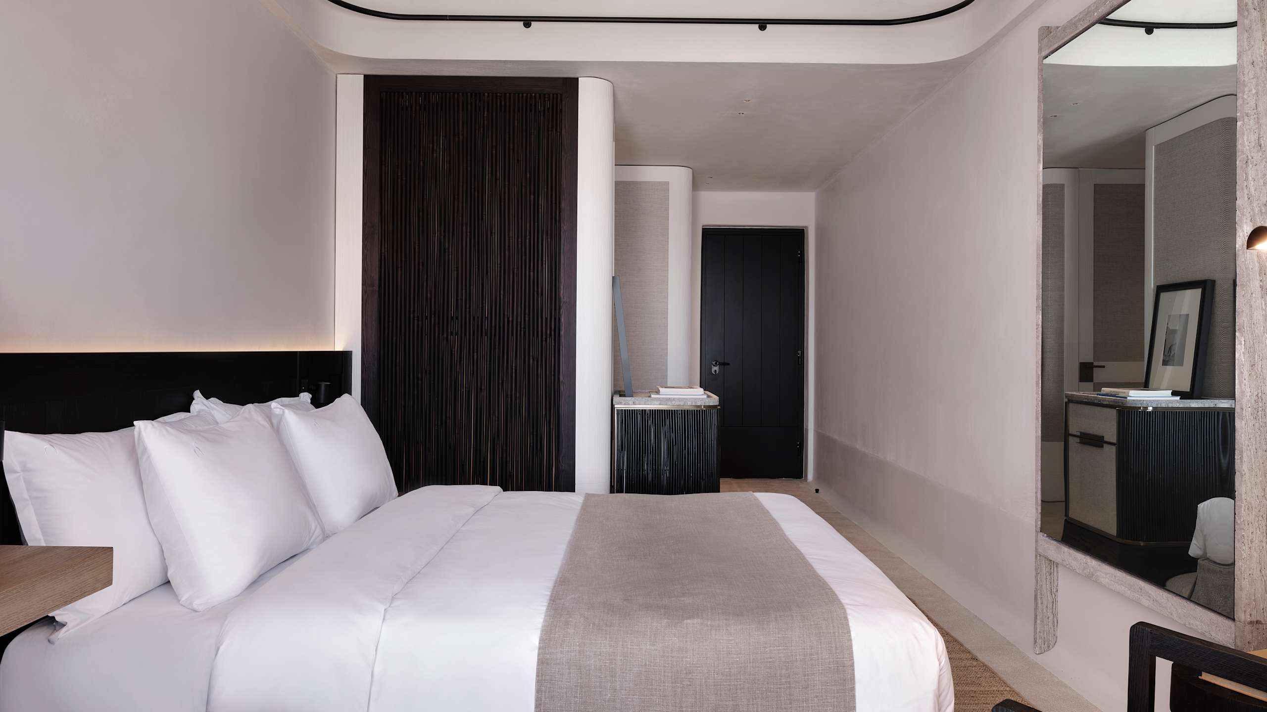 Deluxe Room with Sea View - Image 4