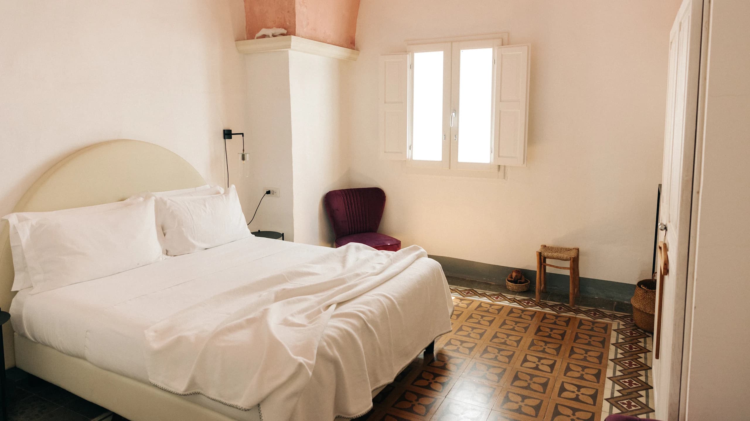 Deluxe Room - Image 3
