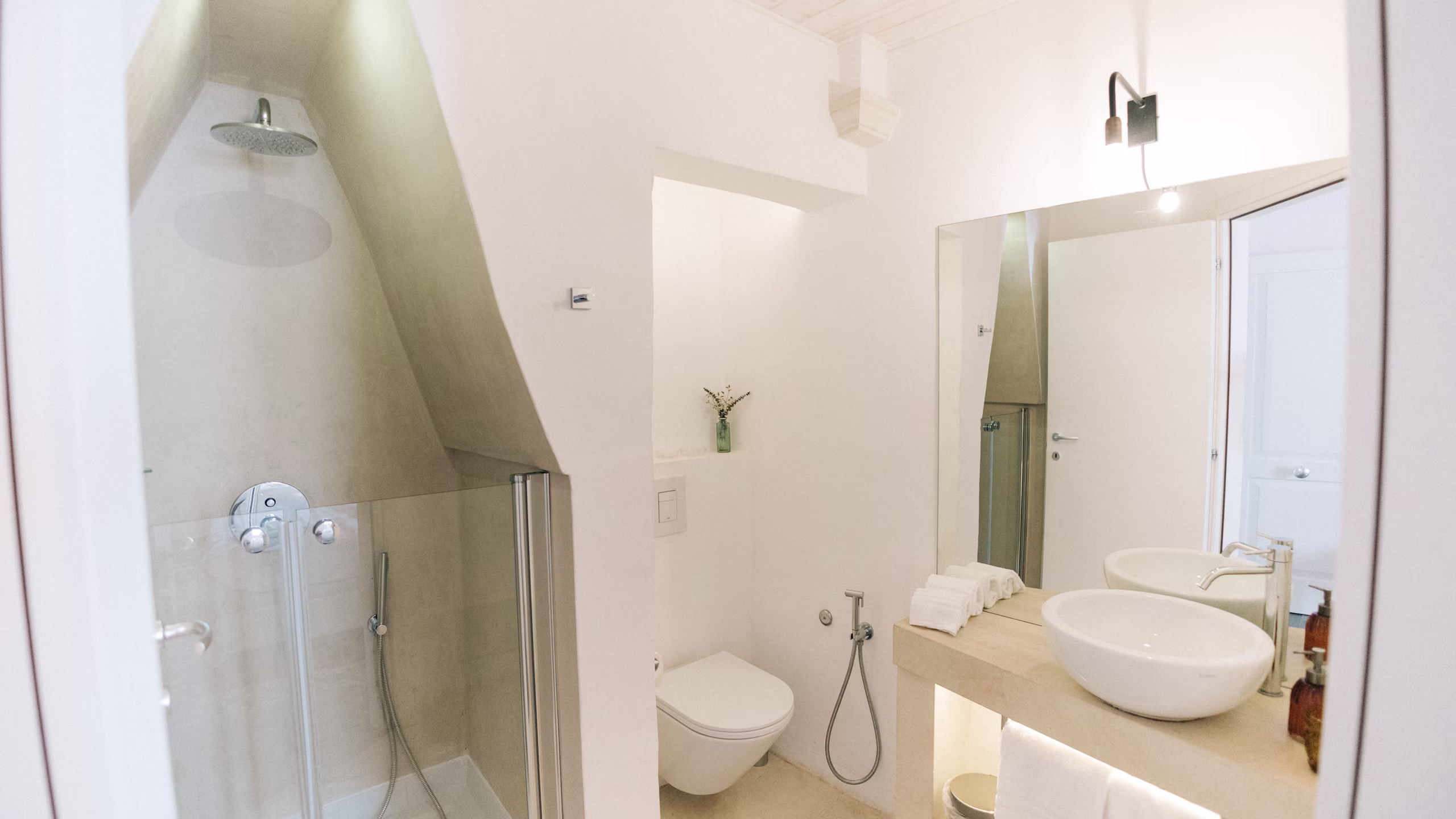 Deluxe Room - Image 2