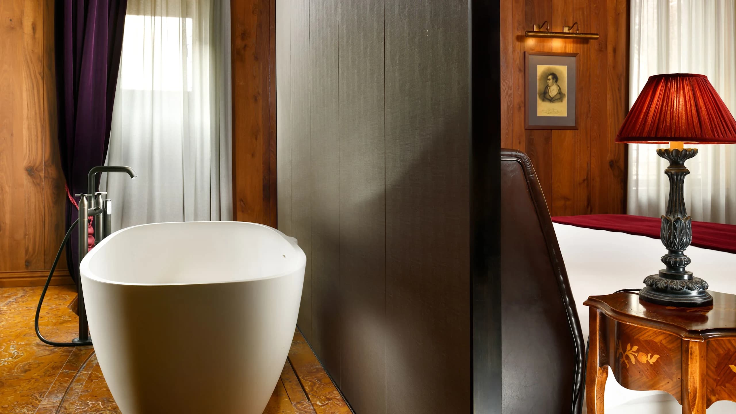 Deluxe Suite - Image 1