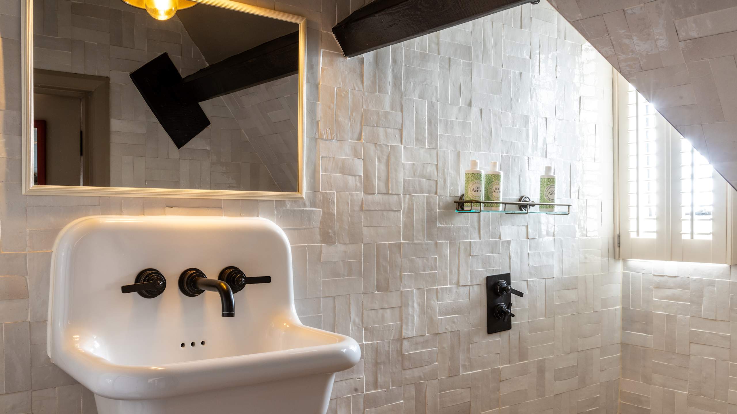 Medium Room - Image 4