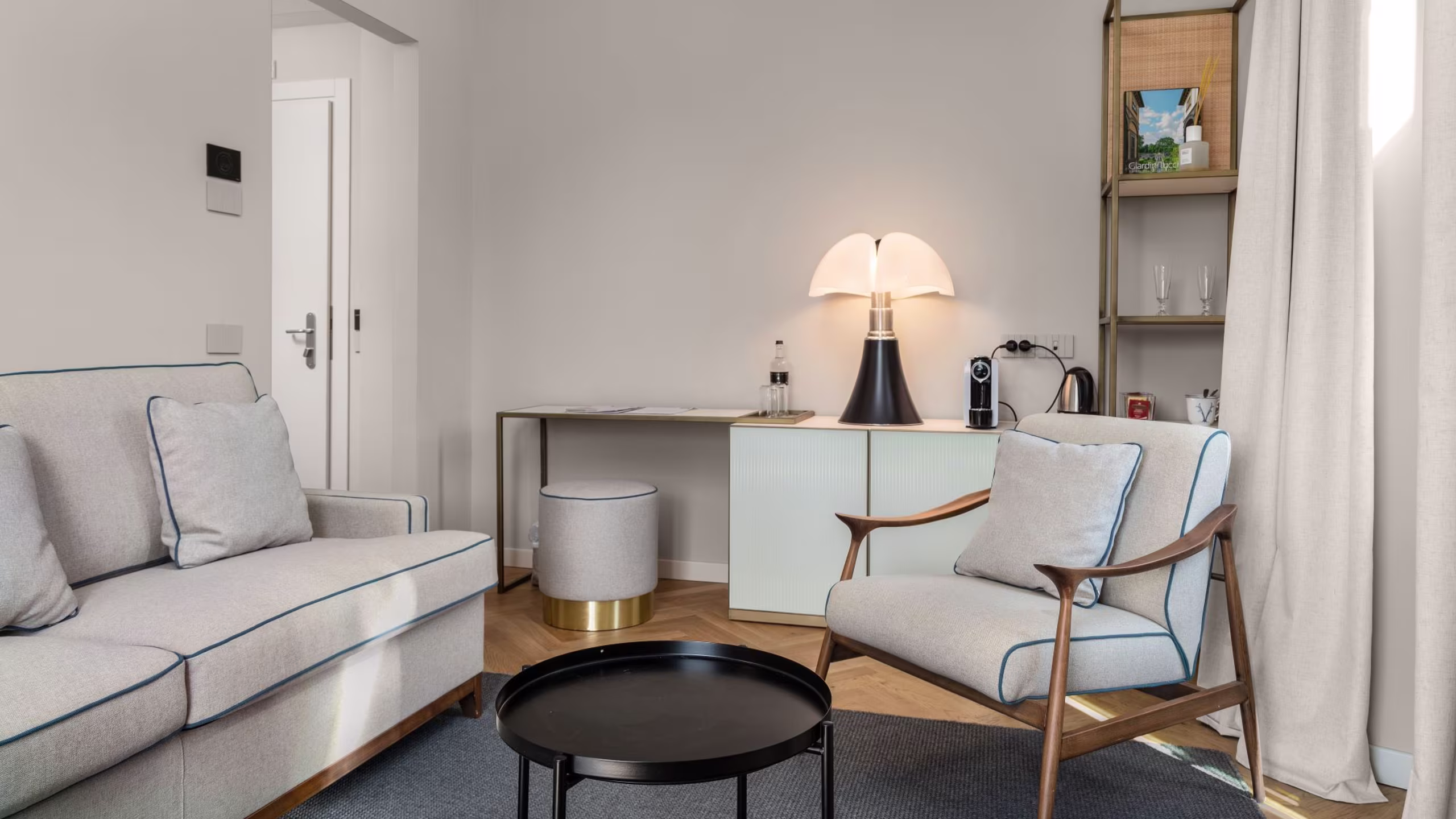 Deluxe Suite - Image 3