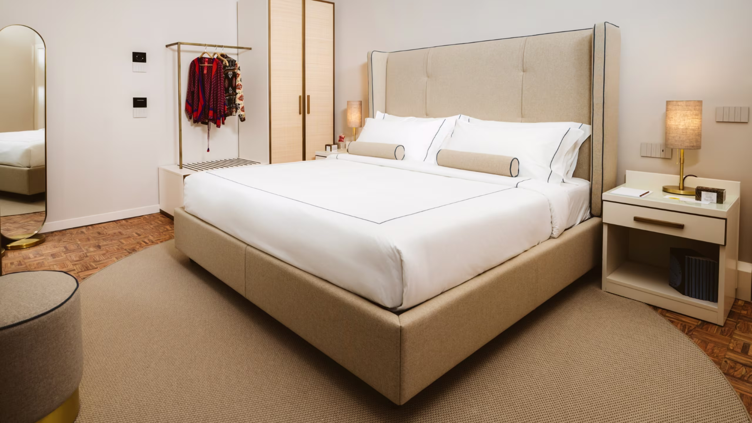 Deluxe Suite - Image 1