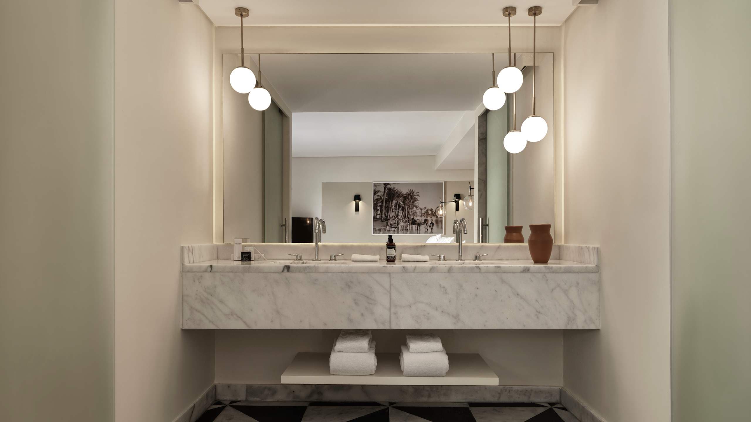 Deluxe Room - Image 3