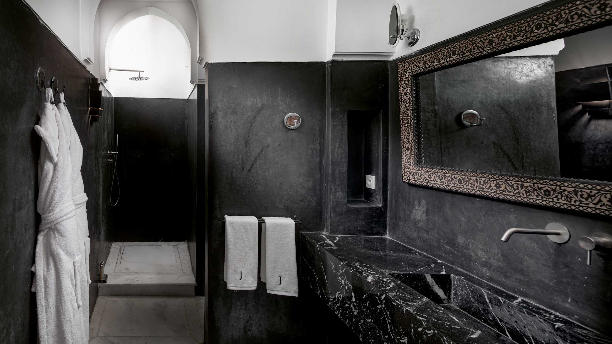 Suite Blackstar - Image 1