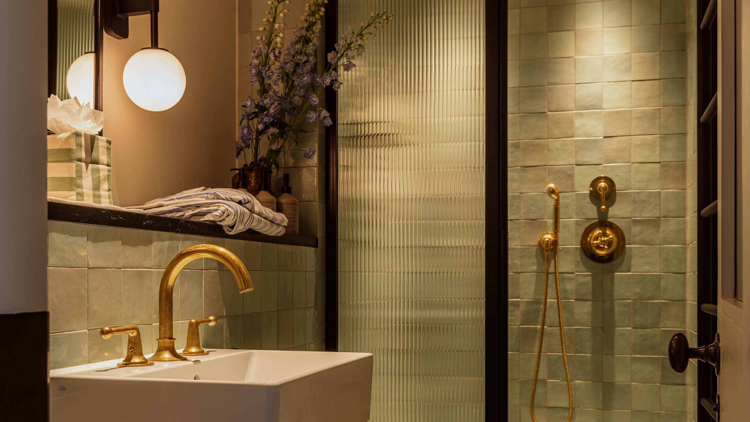 Large Guest Room with Sea View - Image 1