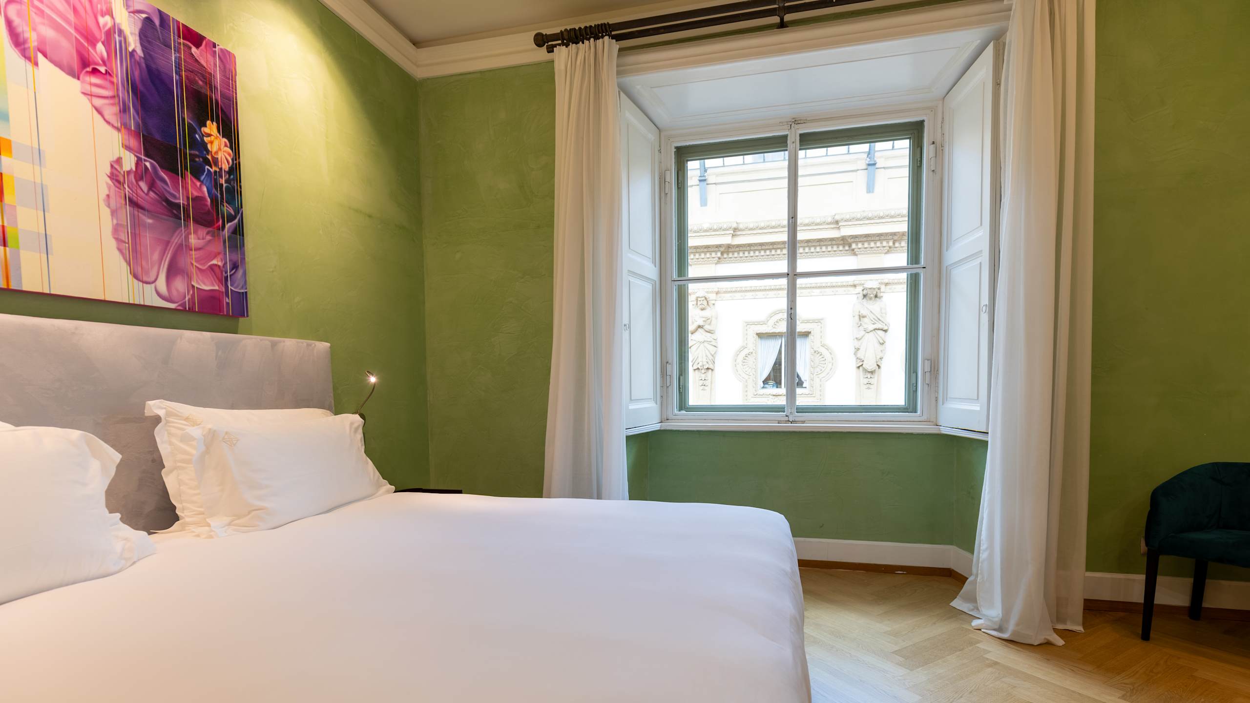 Deluxe Gallery Room - Image 1